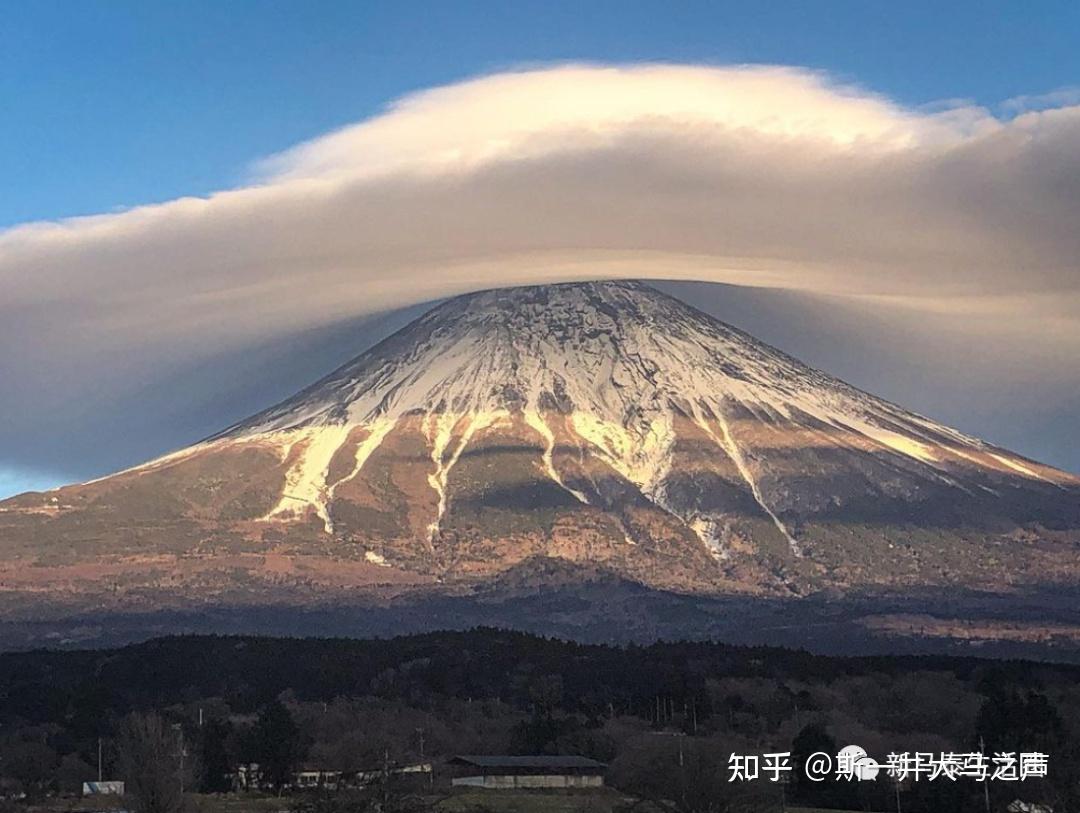 日本富士山的魅力山顶蘑菇云宛如原子弹爆炸