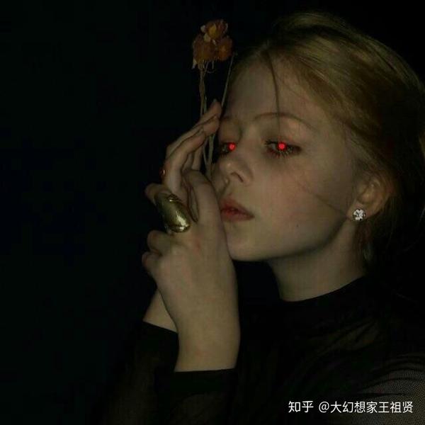 有哪些女生特别酷的或是女生抽烟的头像?