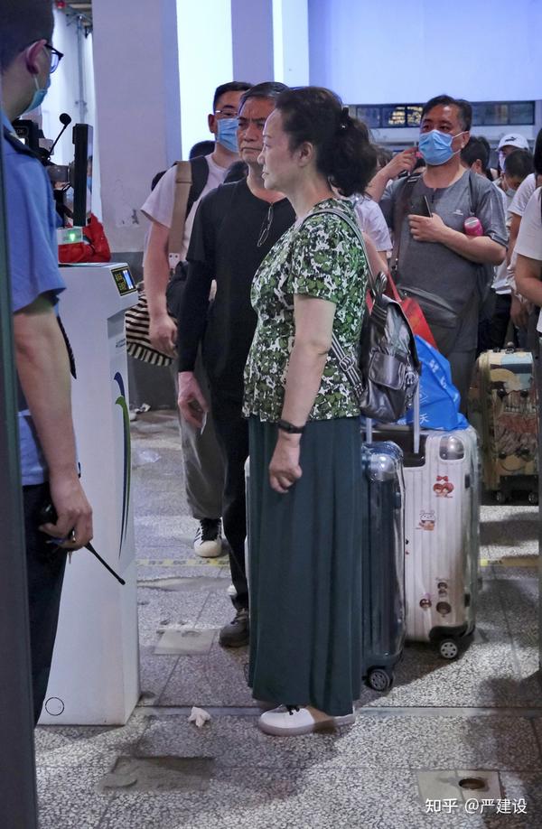 西安有个较荒冷的火车南站【严建设】