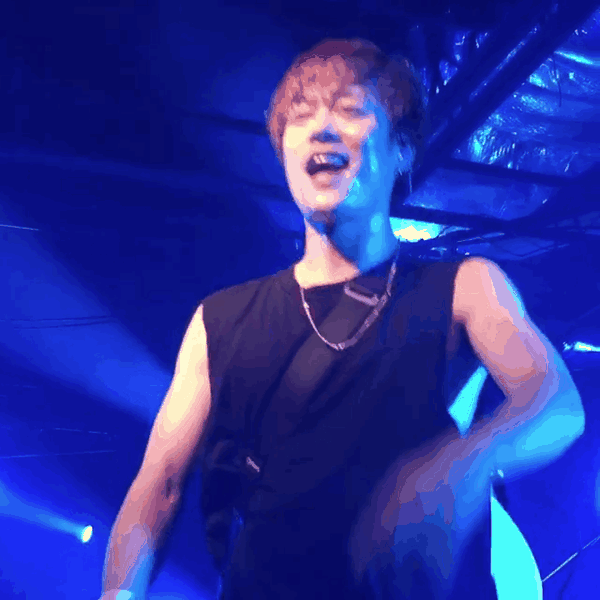 另外想象不到这首歌怎么live,toru的吉他和ryota的贝斯怎么编(摊手)