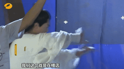 女星洗澡戏原来是这样拍的.看到最后我笑出了眼泪