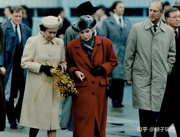 除了温莎公爵,英国王室穿衣服最帅的男人:菲利普亲王