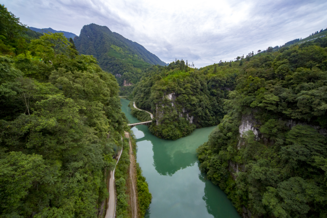 长滩,深潭,水景线密集,诸多景观依水幻化,形成了"九十里长河八百川