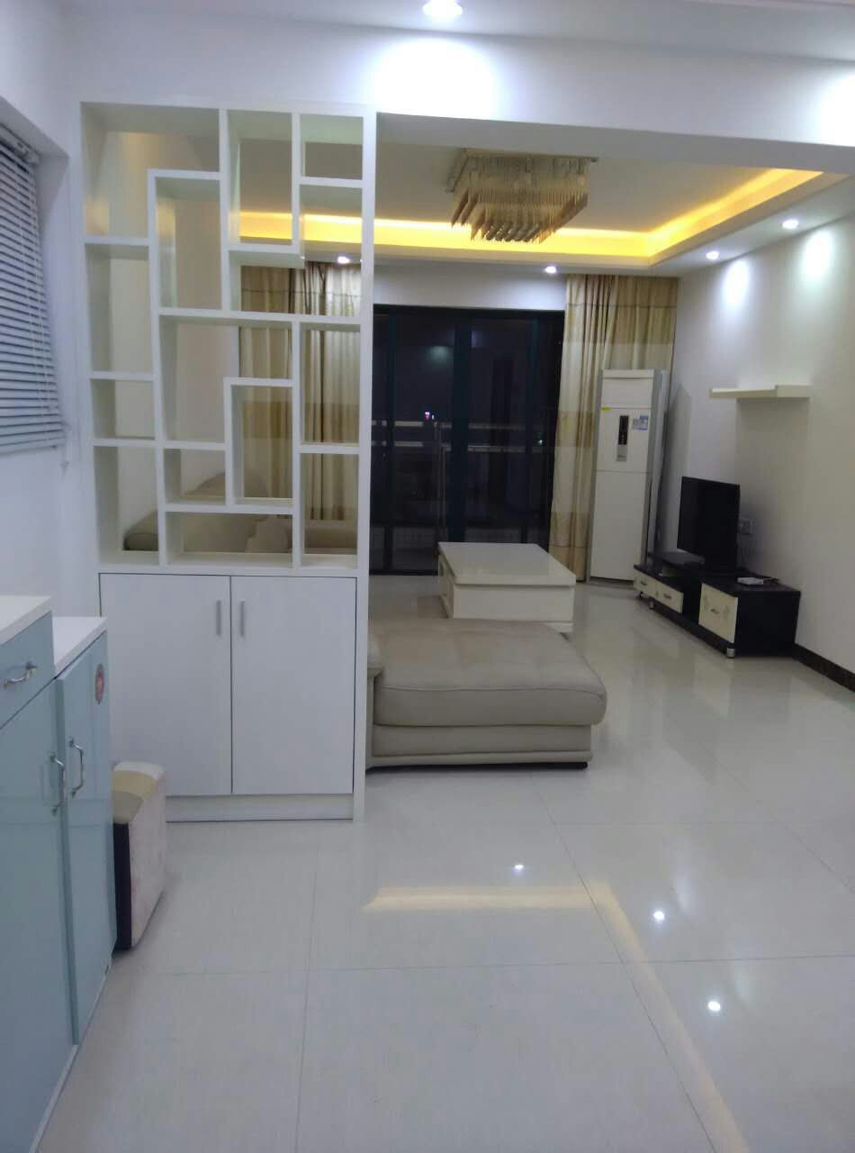 找了一个室内设计师设计房子,他给我发了几张