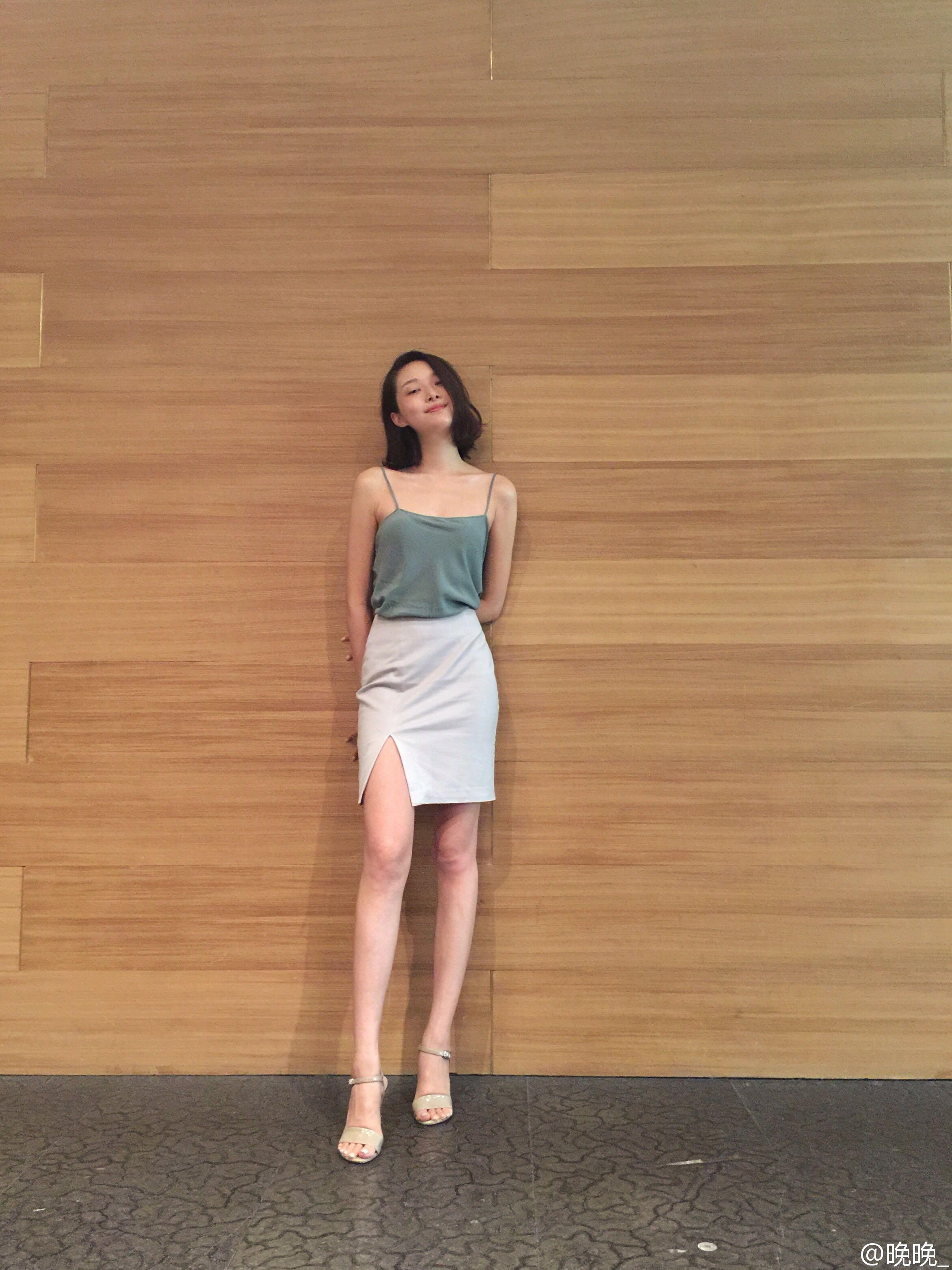 在校女大学生如何才能穿得合适漂亮乃至有气质呢