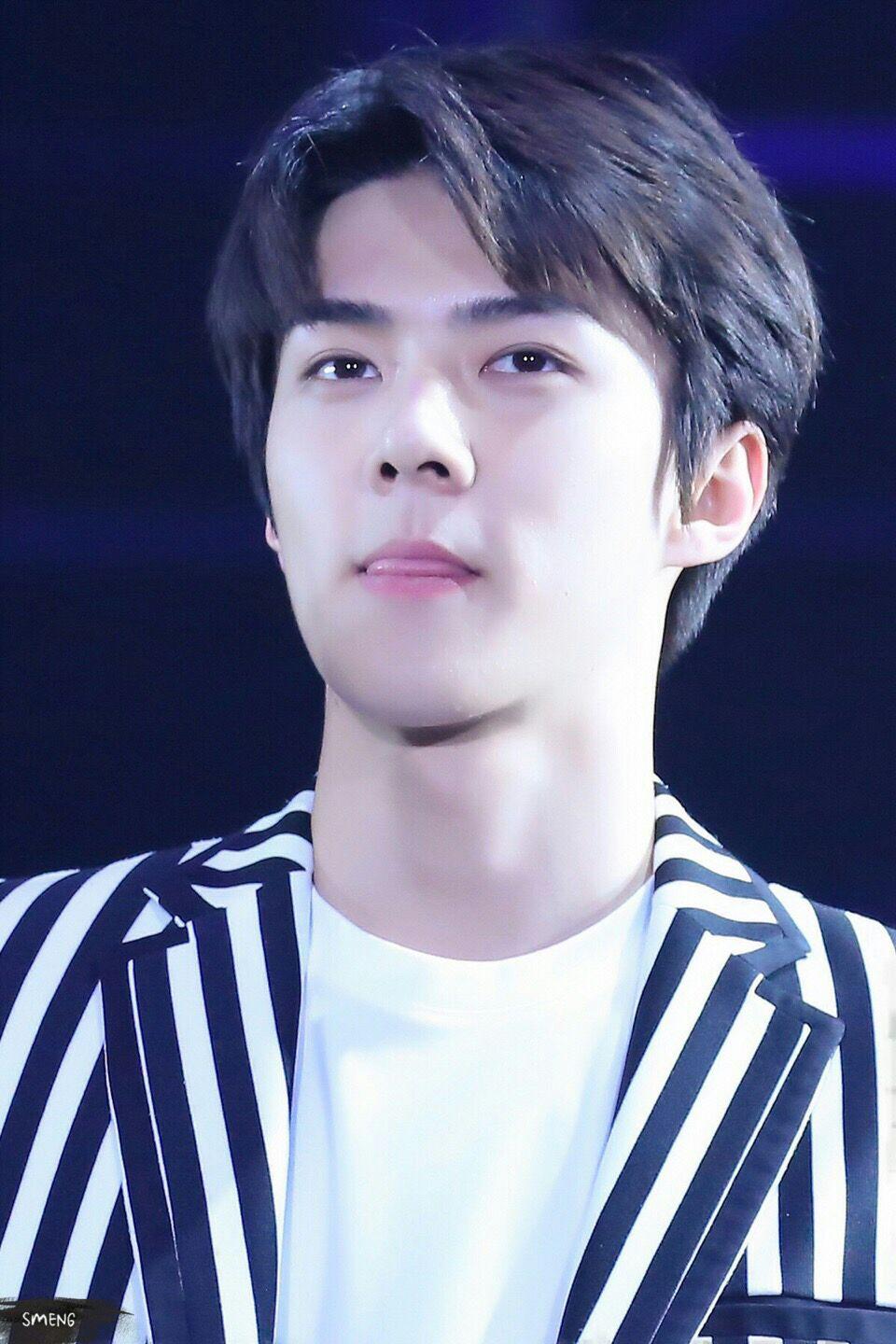 如何评价吴世勋的长相?