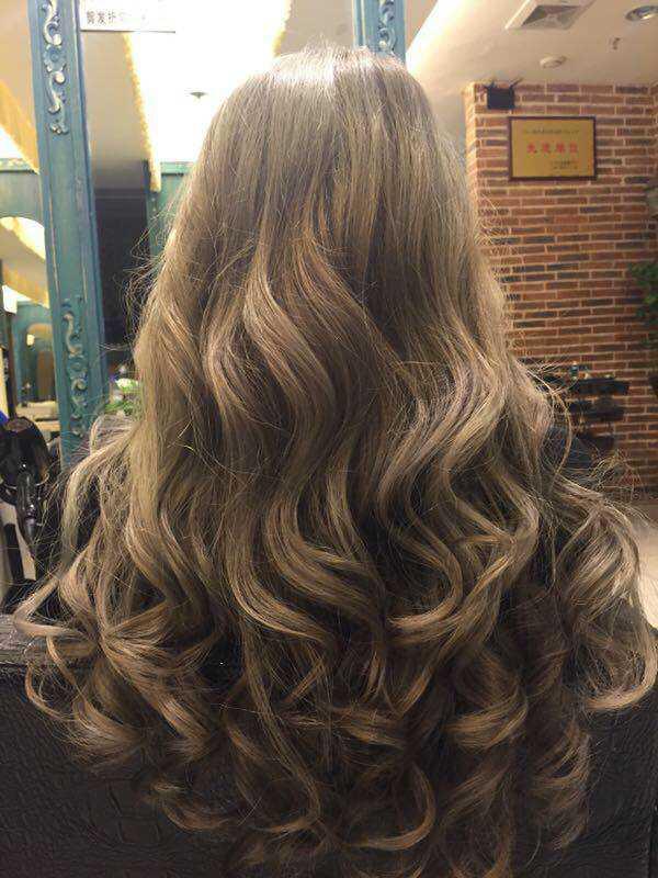 为什么有人愿意给女主播送价值过万的虚拟礼物