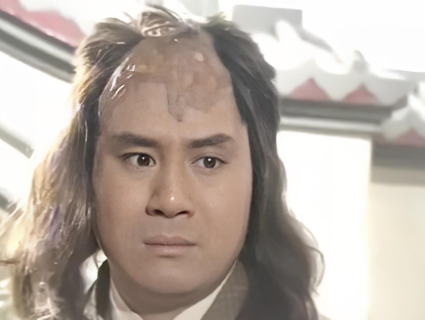 一号人物游坦之,亲眼目睹父亲跟伯父自杀,他也想替父报仇,怎奈面对