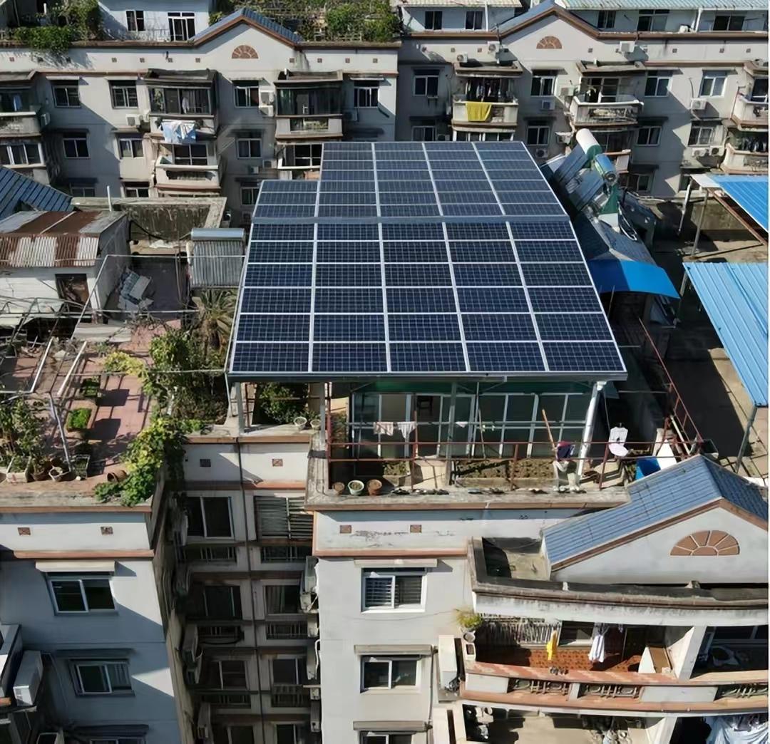 光伏观察家 的想法: 现在建光伏屋顶真的很不错,美观大气,隔热防水,还