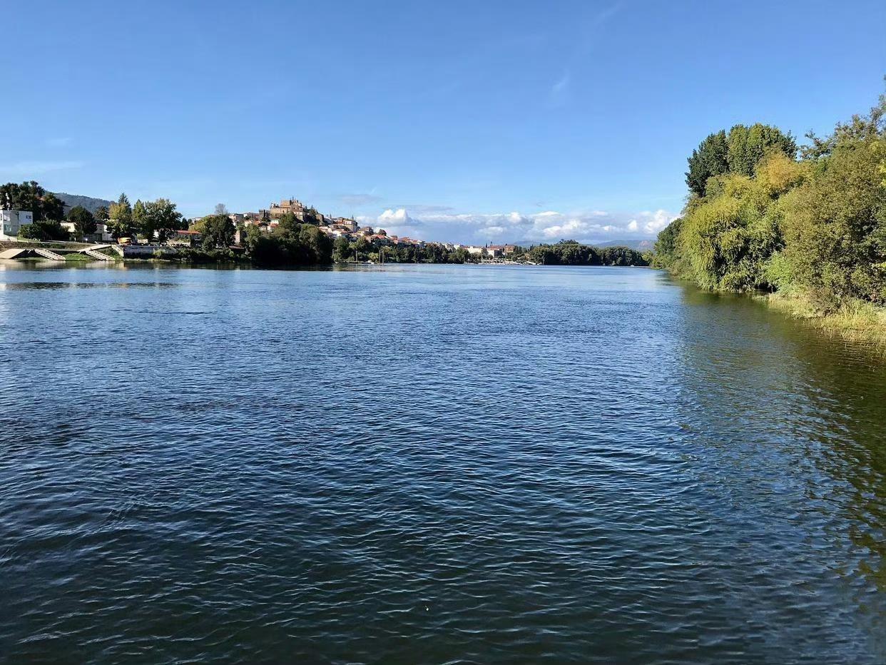  br> br>74 维多利亚湖位