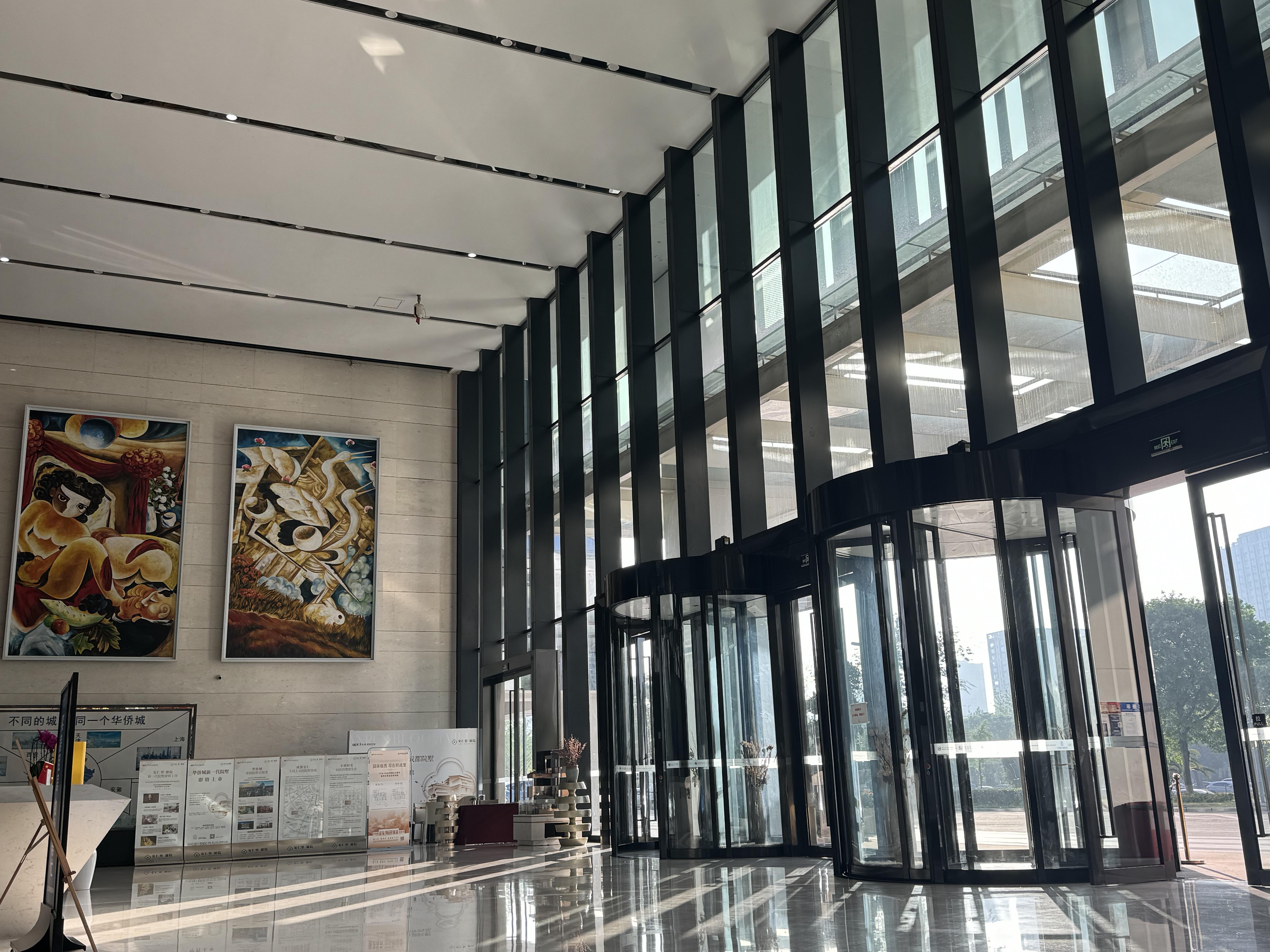 夏日的光在这纷繁喧嚣的尘世中我始终如一地坚守着