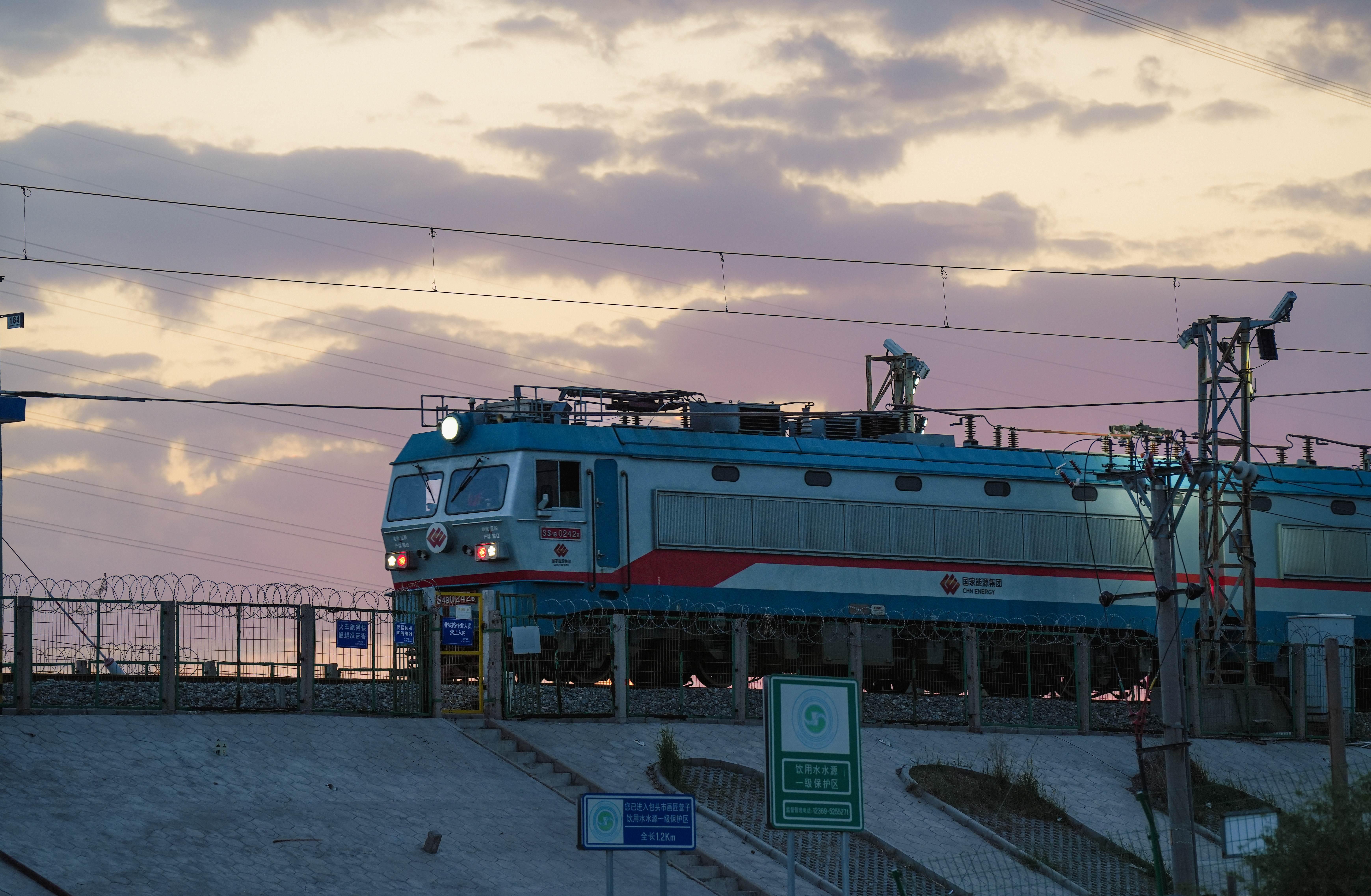 奋力拔头筹聚力开新局截至3月26日包神铁路年货运量累计完成78269万吨