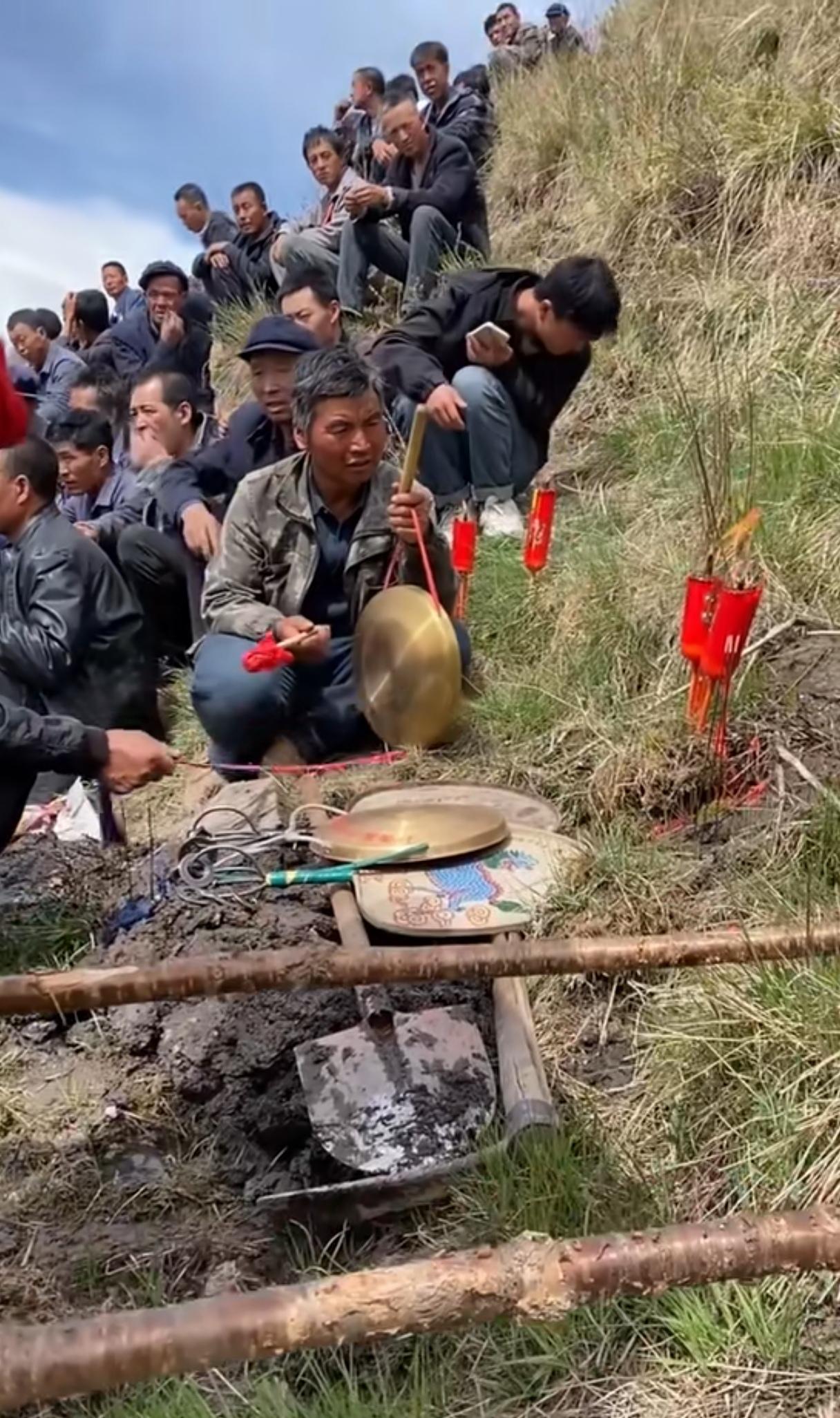 甘肃求雨在绝望与无助的困境中求雨这一传承千年的古老仪式成了他们