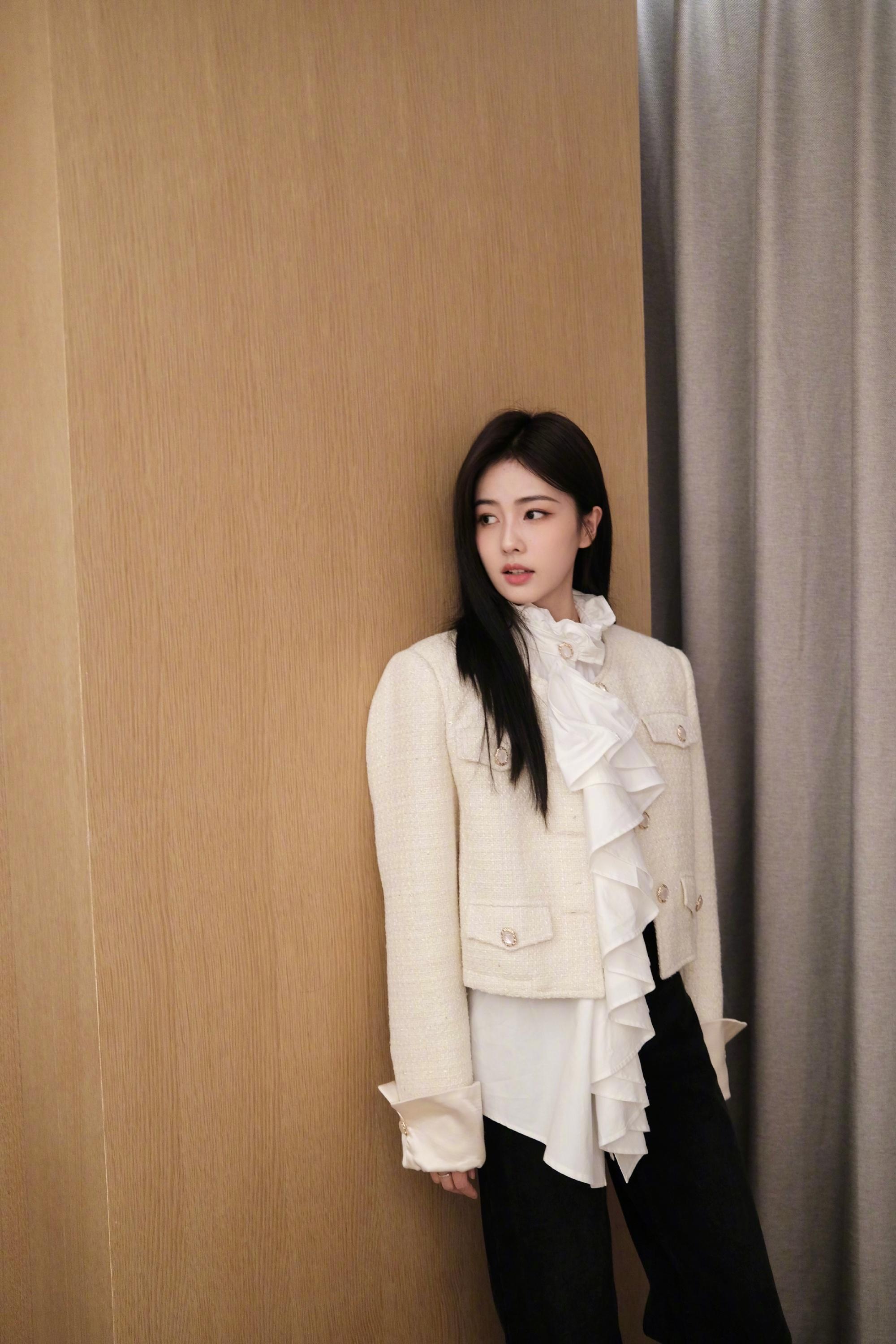 娱乐闪接触 的想法: 白鹿清新俊逸酷到爆,完美中的女神护体,气质优雅