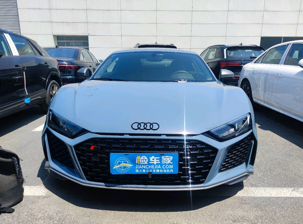 公认的奔驰宝马奥迪唯一一款超跑这辆200多公里的奥迪r8比新车便宜几