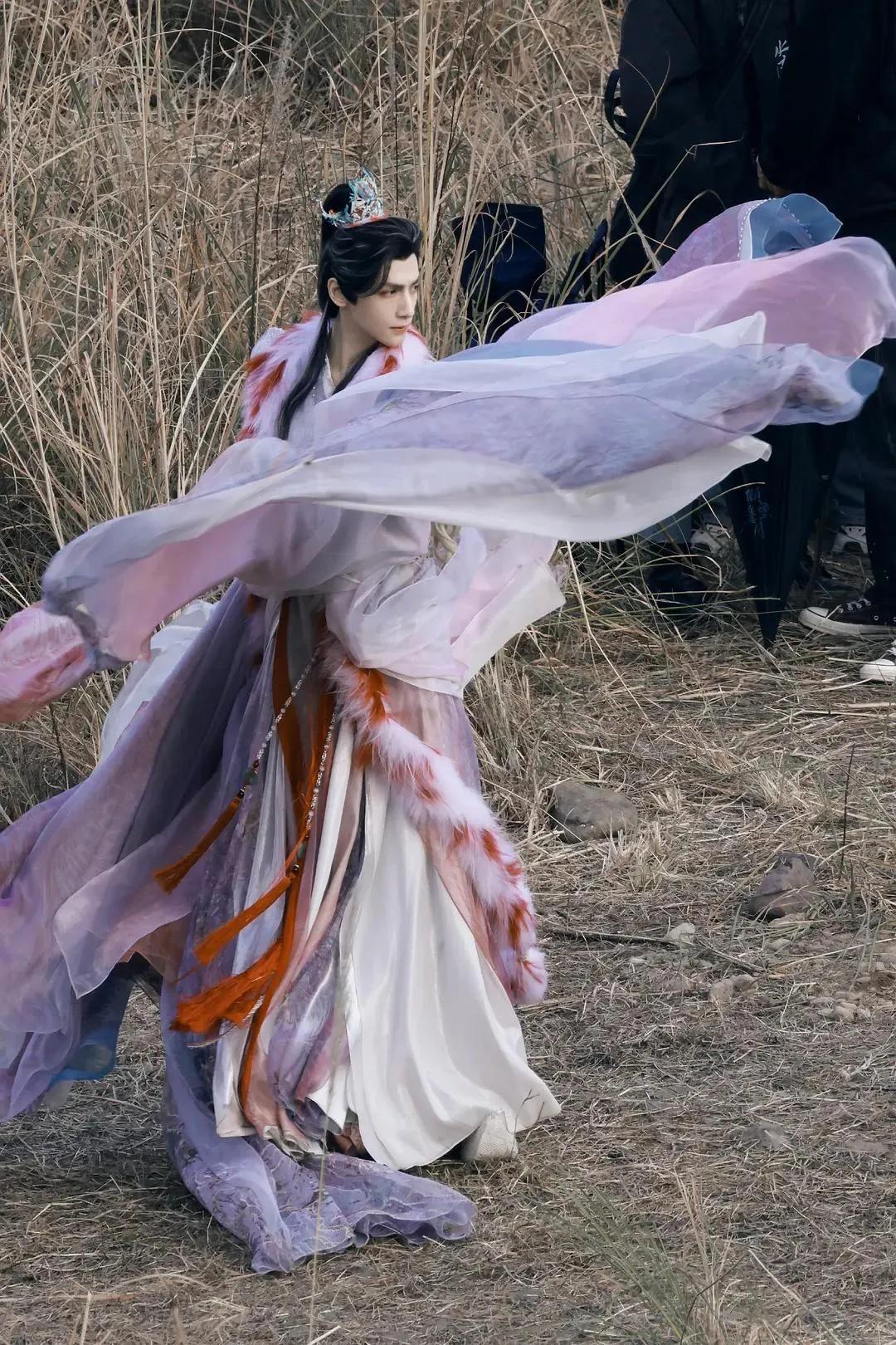 罗云熙新剧爱奇艺独播冲着女主看的我却被女二女三惊艳了