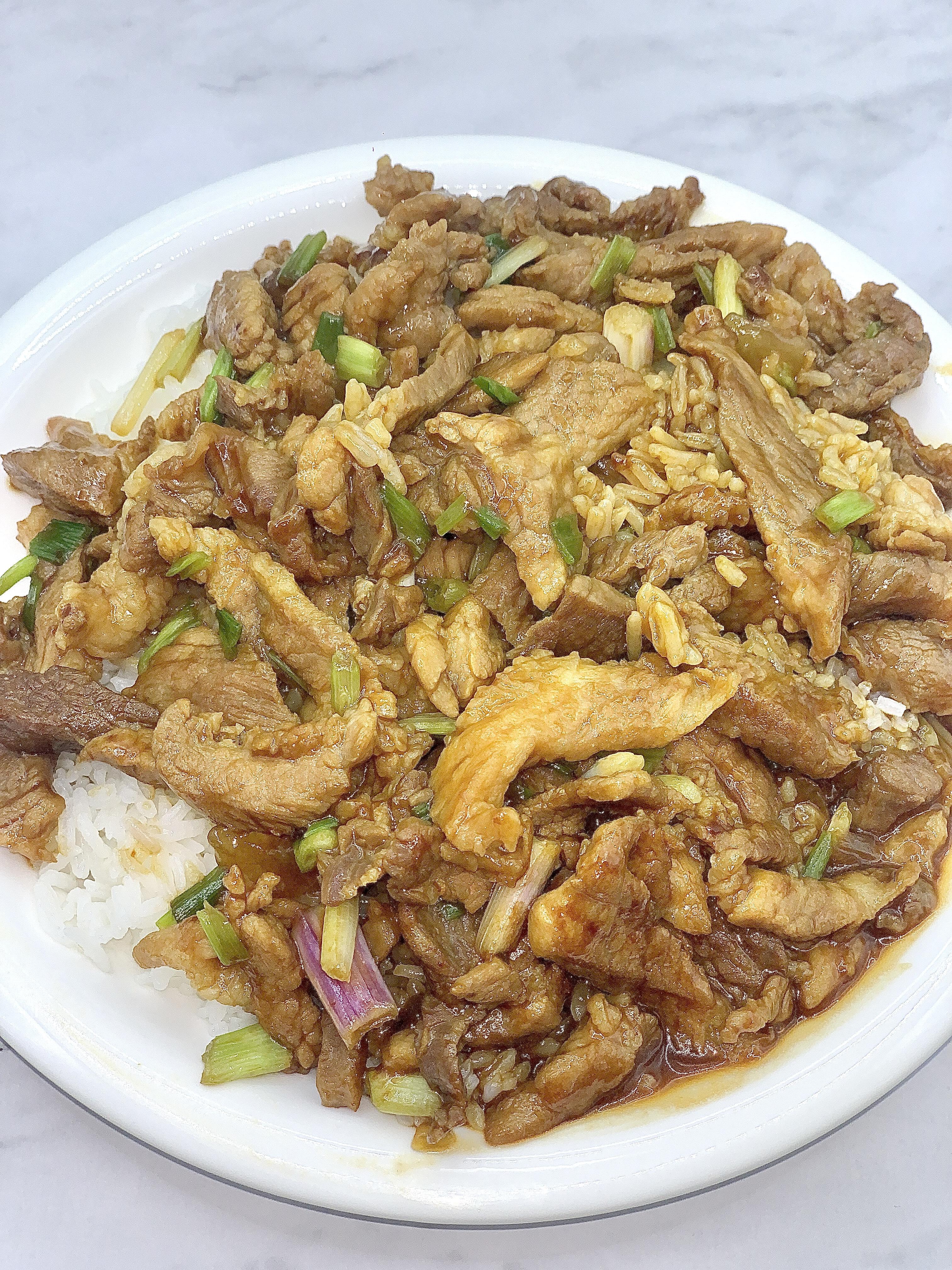 d吃饱了 的想法: 今天吃京酱肉丝盖饭,米饭杀手必须是它!