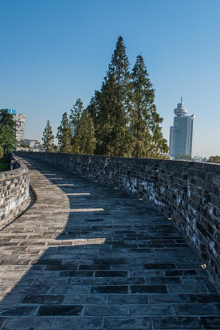 南京城墙南京城墙是明太祖朱元璋主持修建的重要国家工程