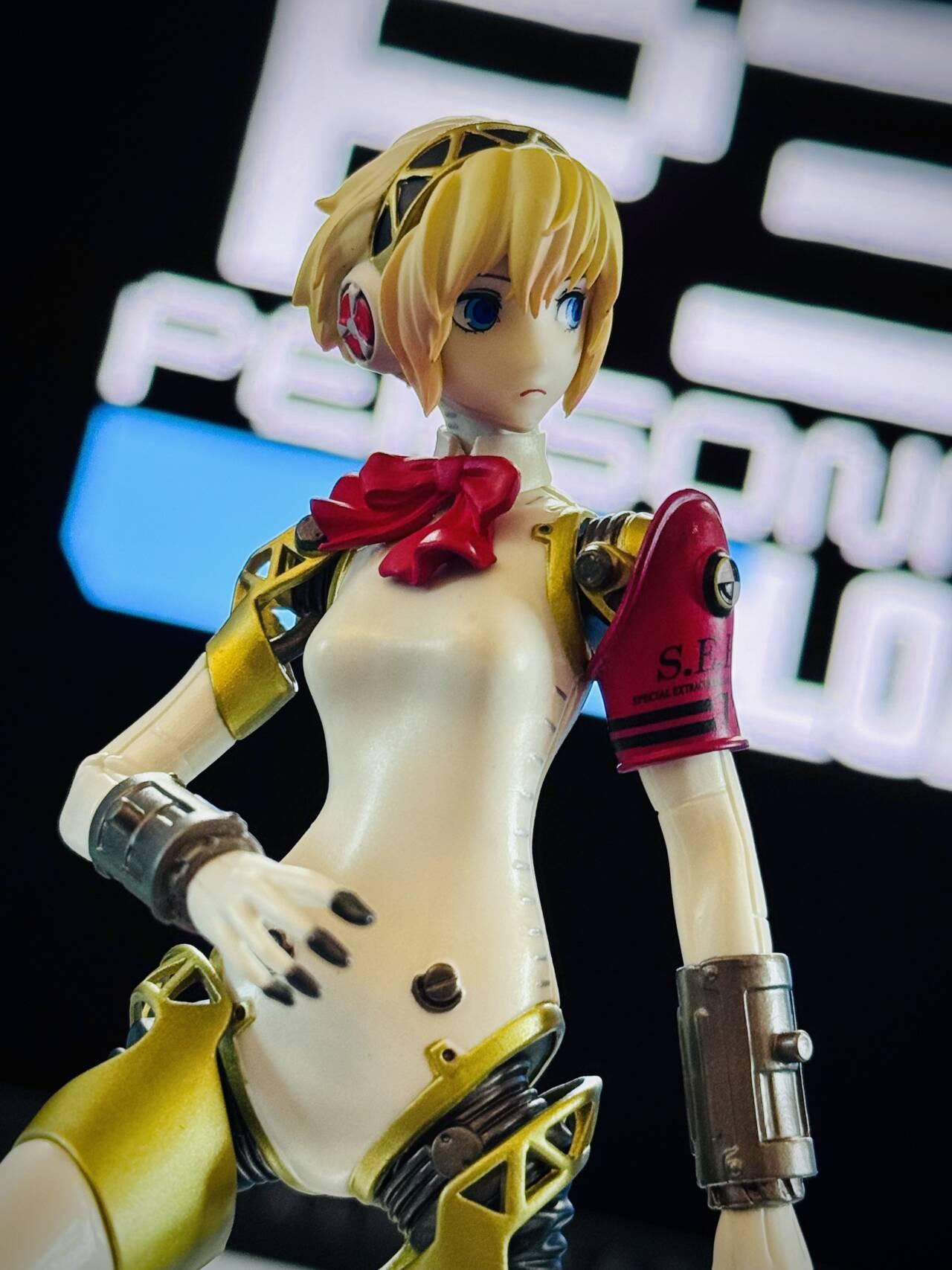 feichenpan 的想法: 《女神异闻录3重制版》限定版手办实物图 | 图转