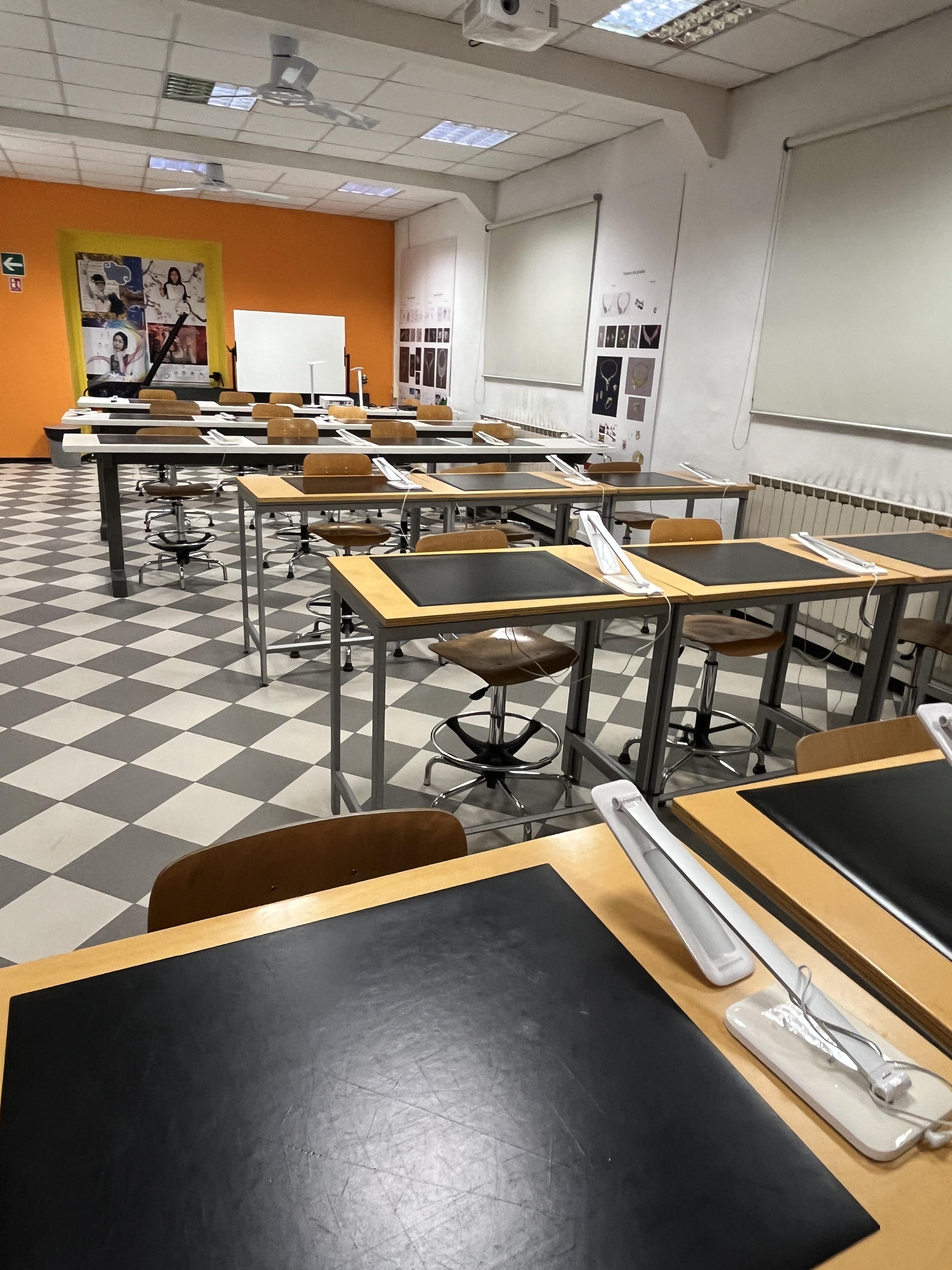 青岛意大利留学 的想法: 欧纳菲珠宝设计学院