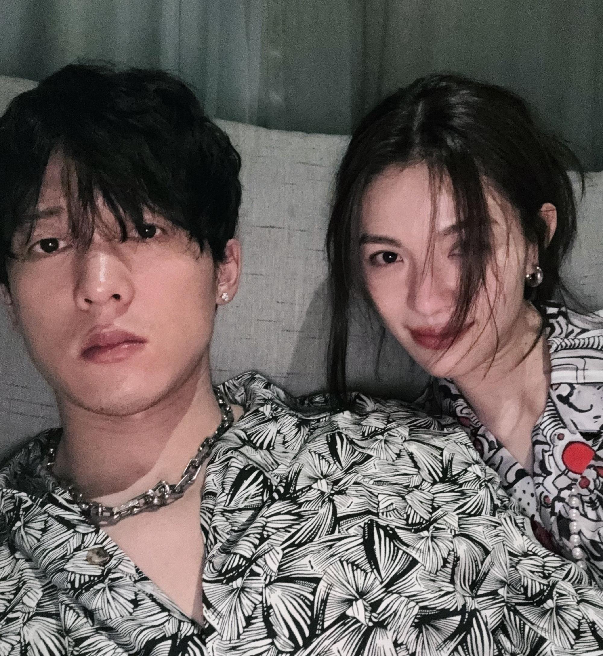 荧荧片段 的想法: 情人节当天官宣恋情,钟楚曦和侯雯元实锤!