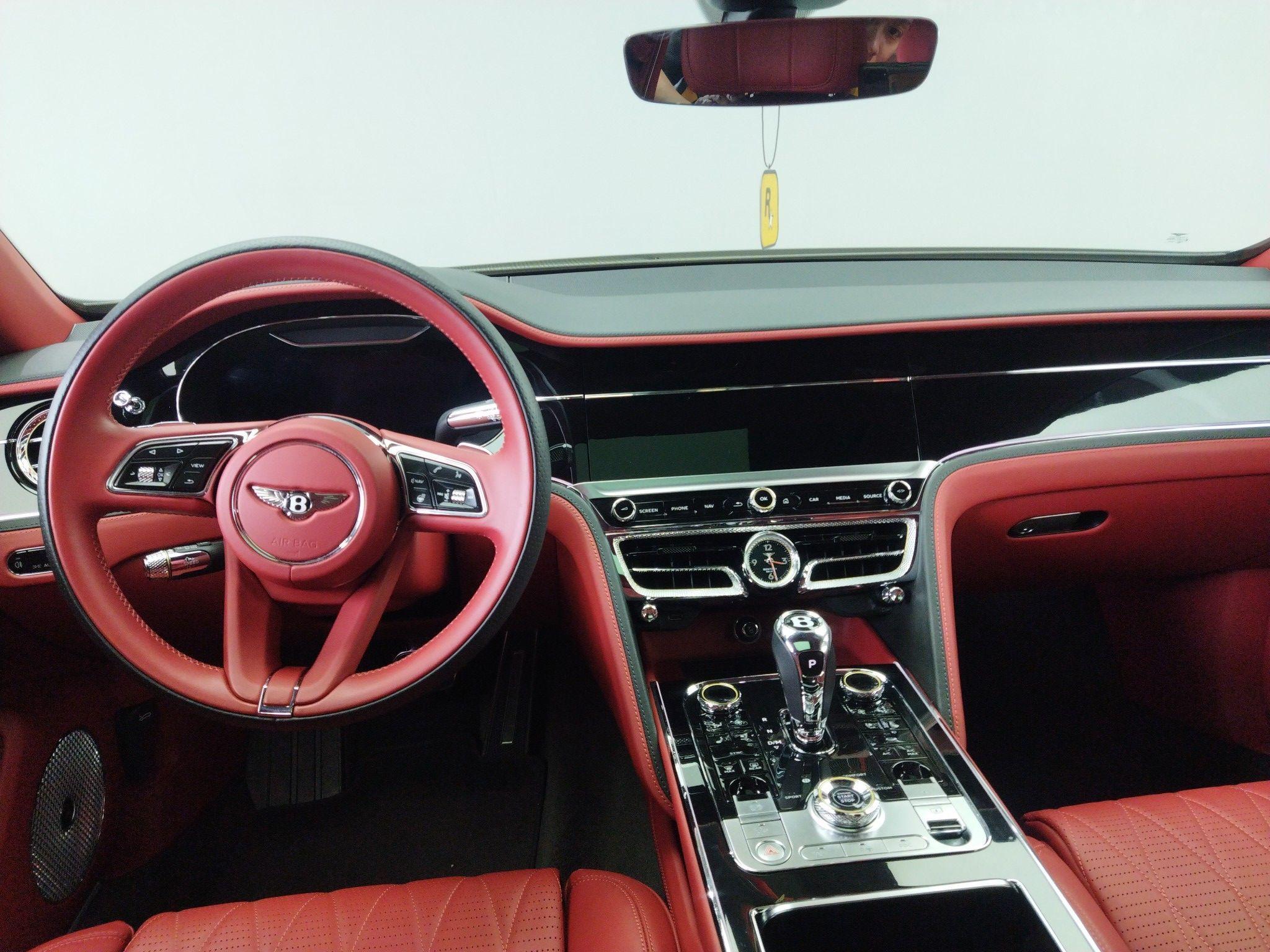 落地400多万的宾利飞驰穆勒版开了三年跟新的一样