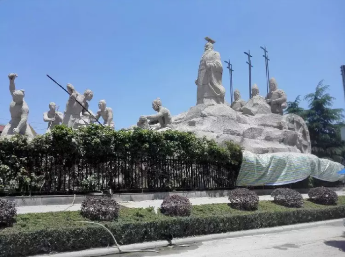 活得潇潇洒洒 的想法: 亲自看看秦皇宫的宏伟壮观(桂林秦皇宫) | 秦皇