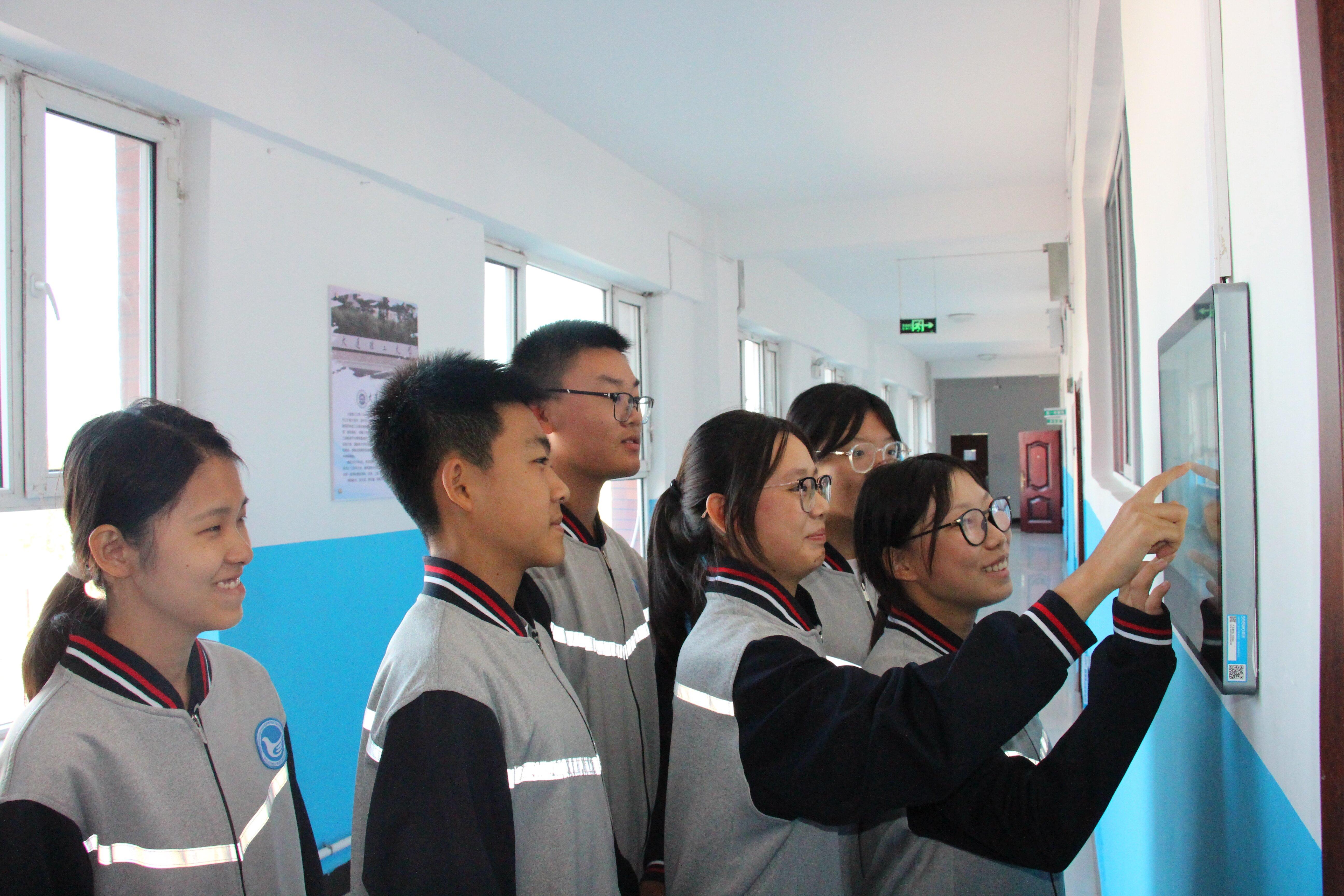 中国移动 的想法: 在内蒙古通辽市经济技术开发区新希望中学,为让学校