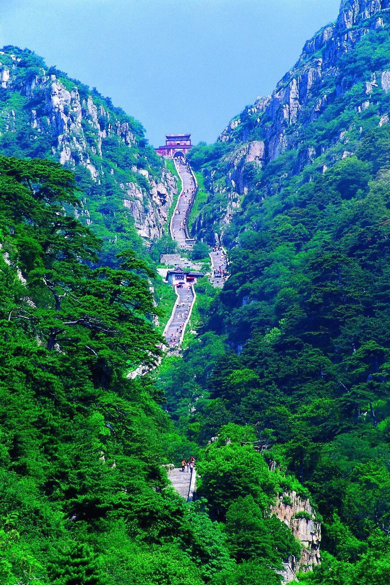 南北 的想法: 令人难忘的景点 | 98地点:五岳之首:泰山 br>泰山在