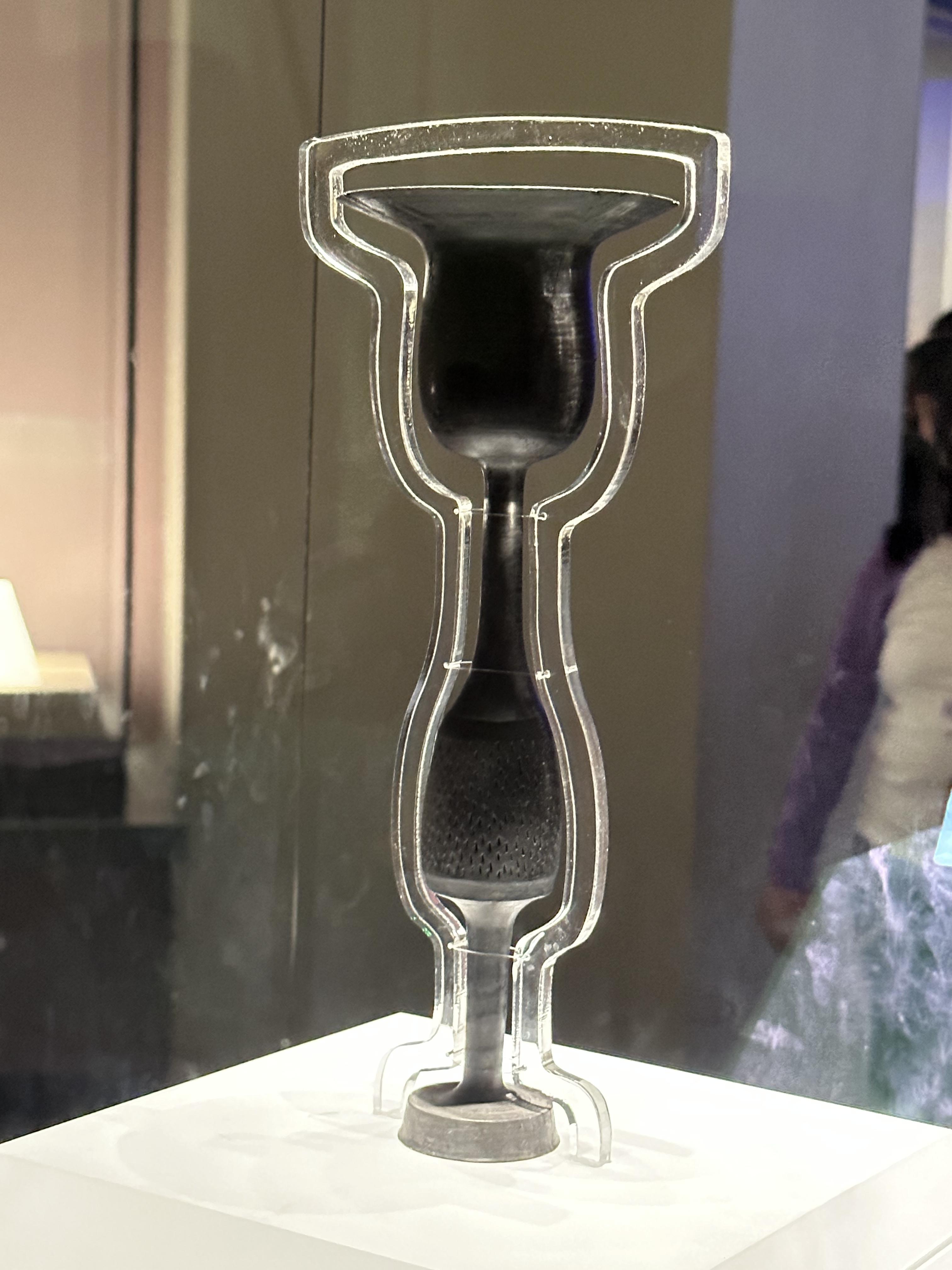 山东博物馆蛋壳陶龙山文化黑陶蛋壳杯特别薄千年前的古人智慧