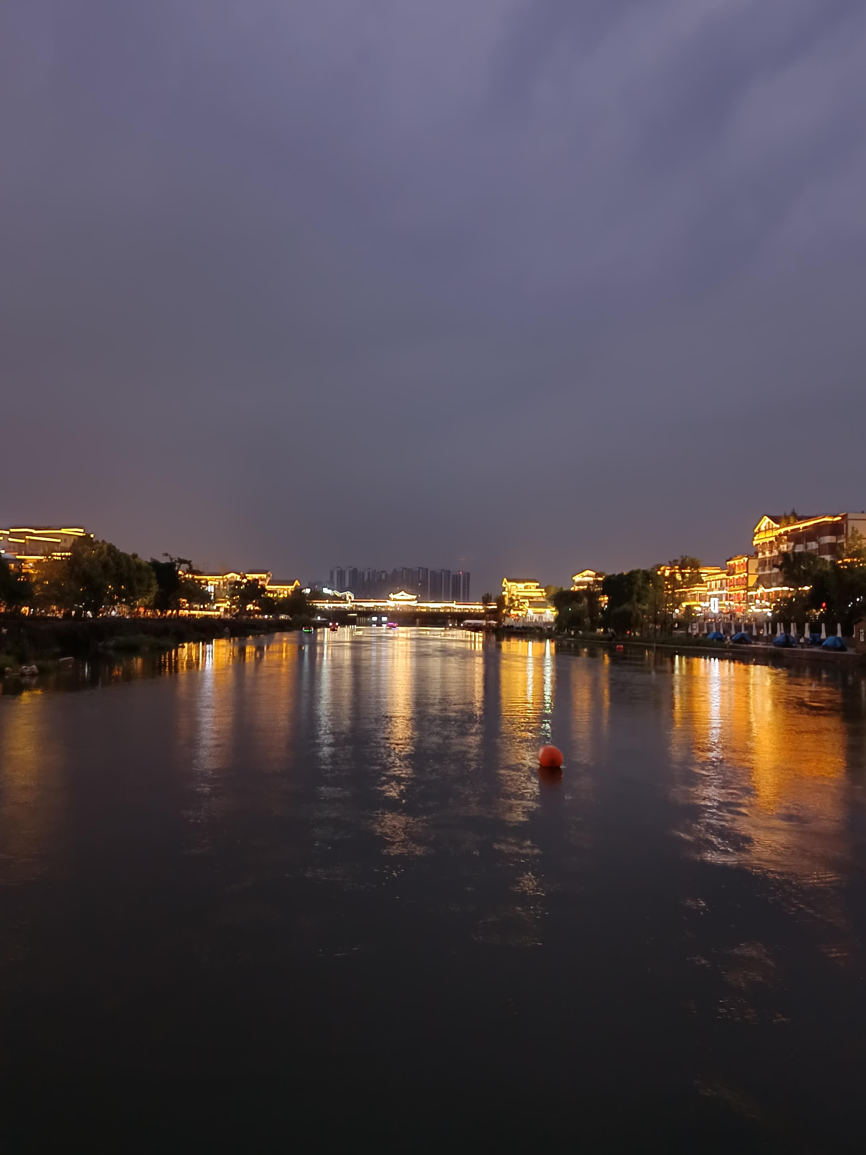 云来如风 的想法: 四川乐山苏稽古镇夜景 | 6015假期行动代号: br