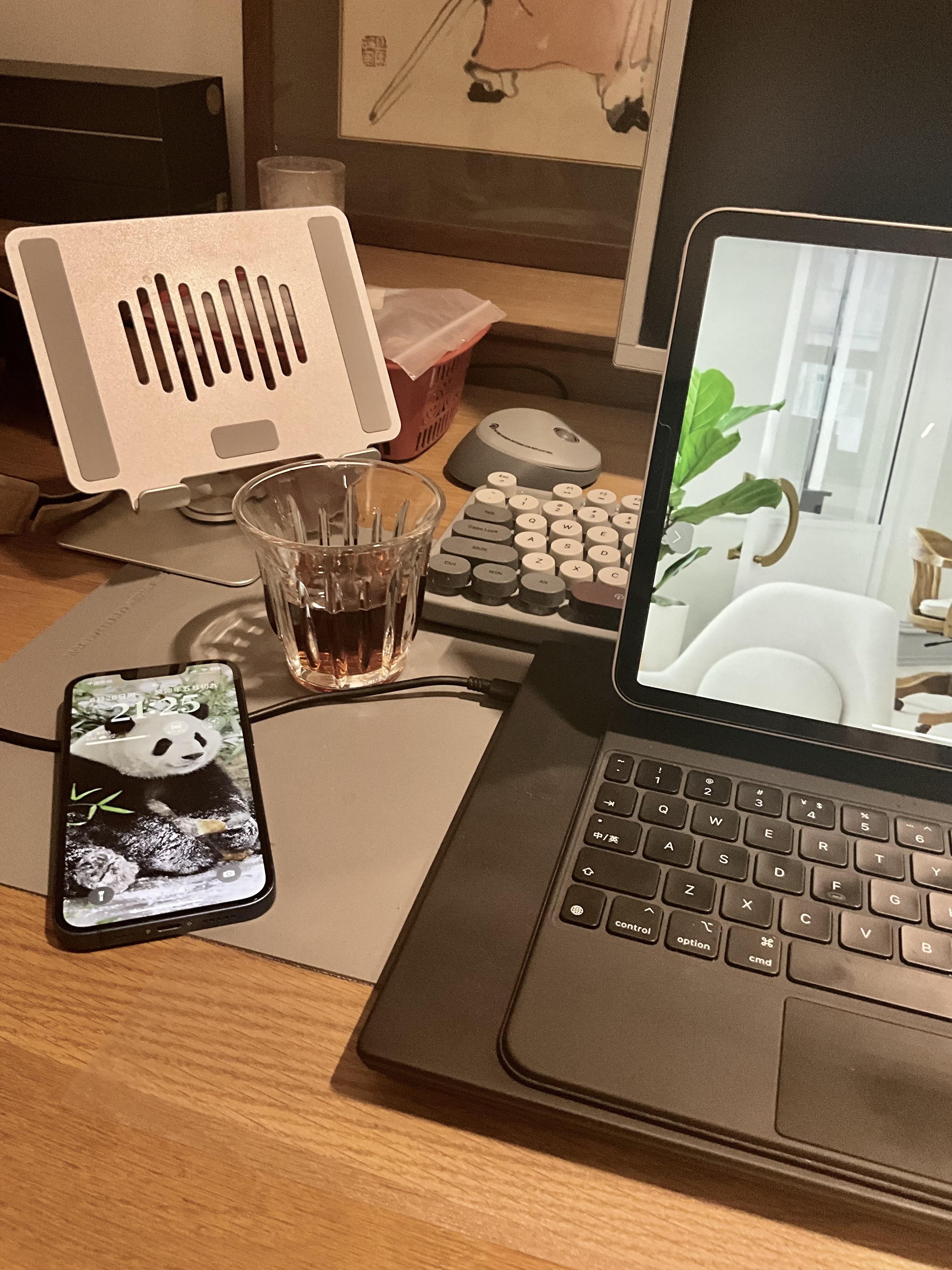 相机而动? br> br>有时候你永远无法理解某些人的某些魔幻行为.