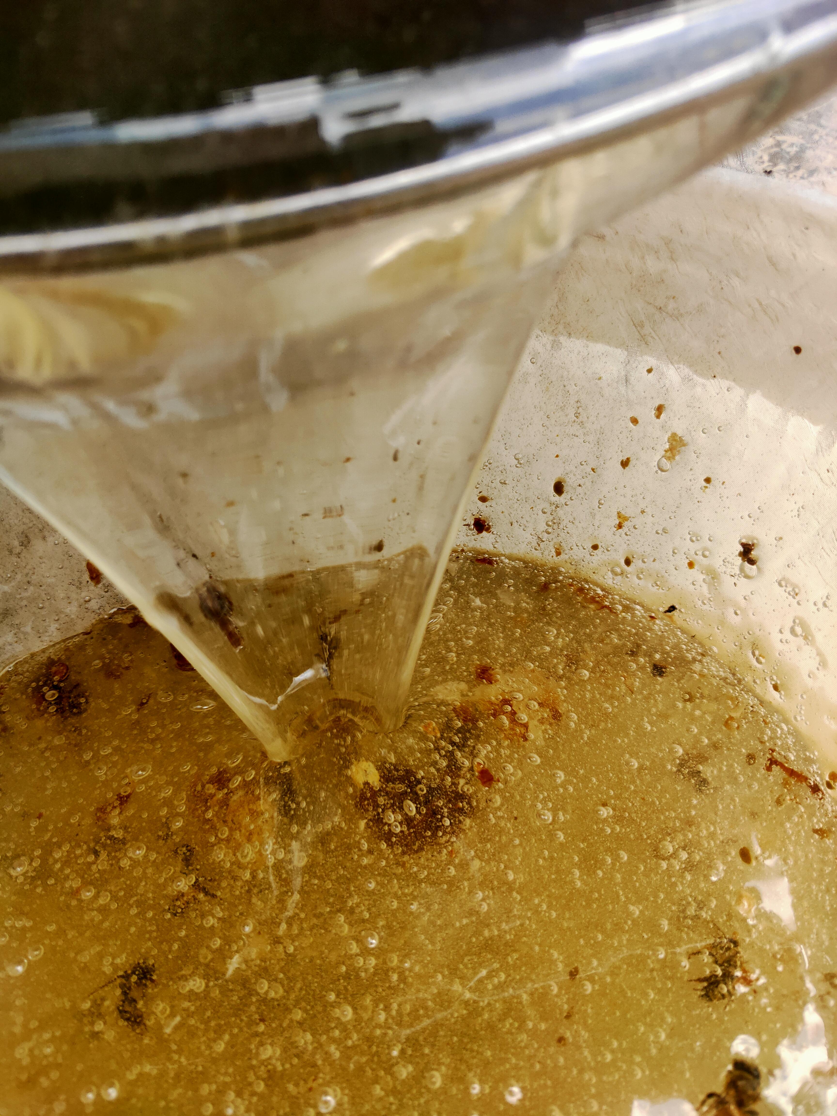 罐装蜂蜜怎么吃方便些(罐装蜂蜜可以直接食用么)