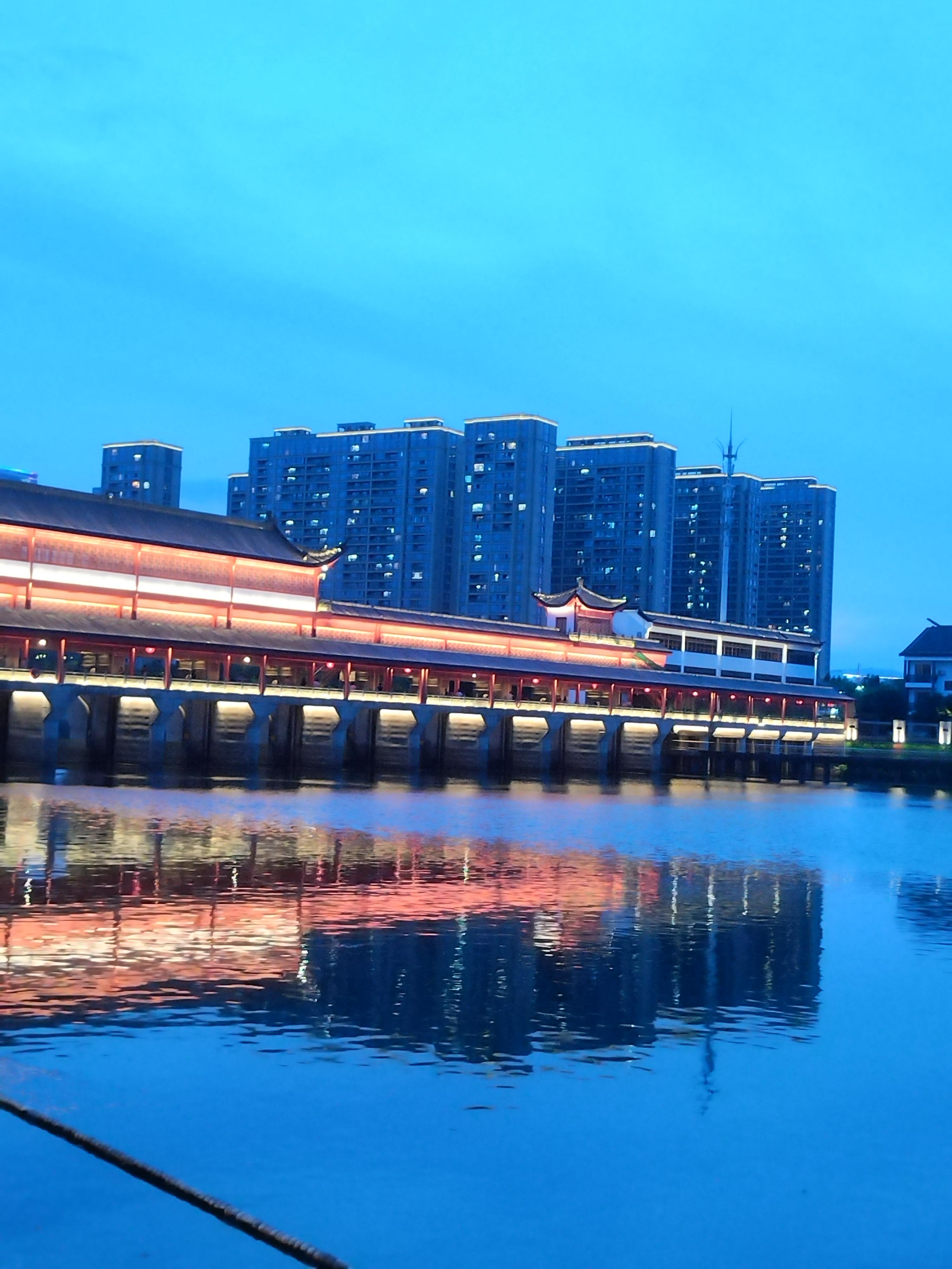 花北月 的想法: 义乌夜景随拍 |  a class="hash_tag" href="https