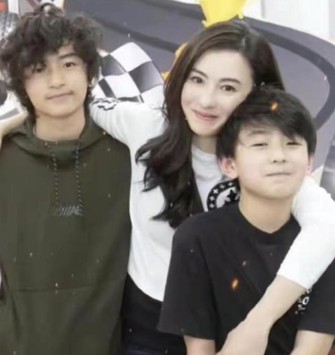 飞娱圈 的想法: 张柏芝大儿子lucas的女友近日被曝怀孕,这个消息让