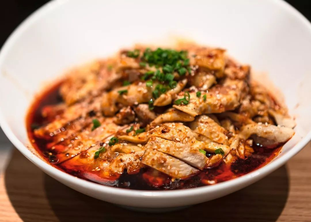 四川省乐山市的一道传统美食 br>白宰鸡又称椒麻鸡,是四川省乐山市