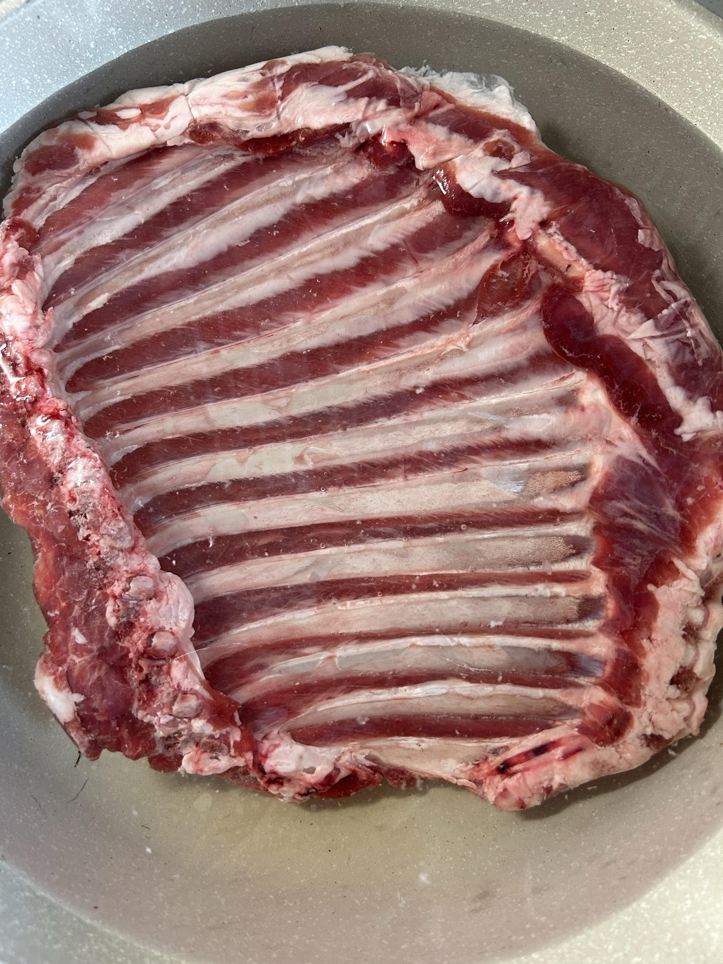 下班比较晚,简单煮半扇羊肋排,吃个真手把肉