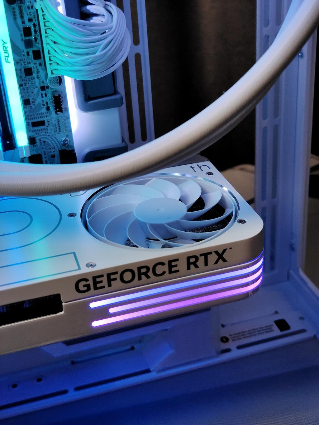 影驰前不久发布20周年 geforce rtx 4070纪念版显卡,体积和厚度