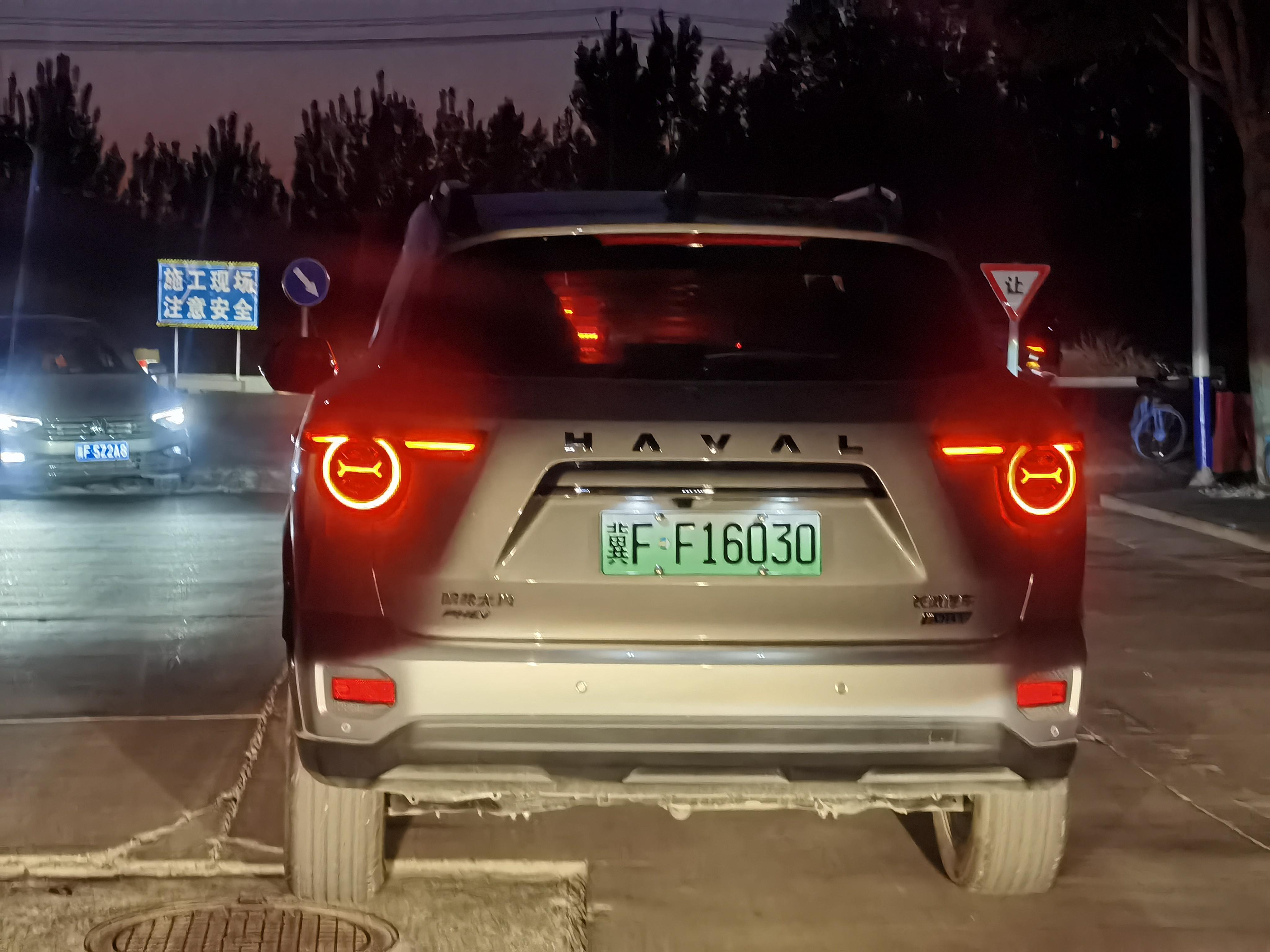 昨天晚上在回家的路上看见了一辆哈弗大狗洞