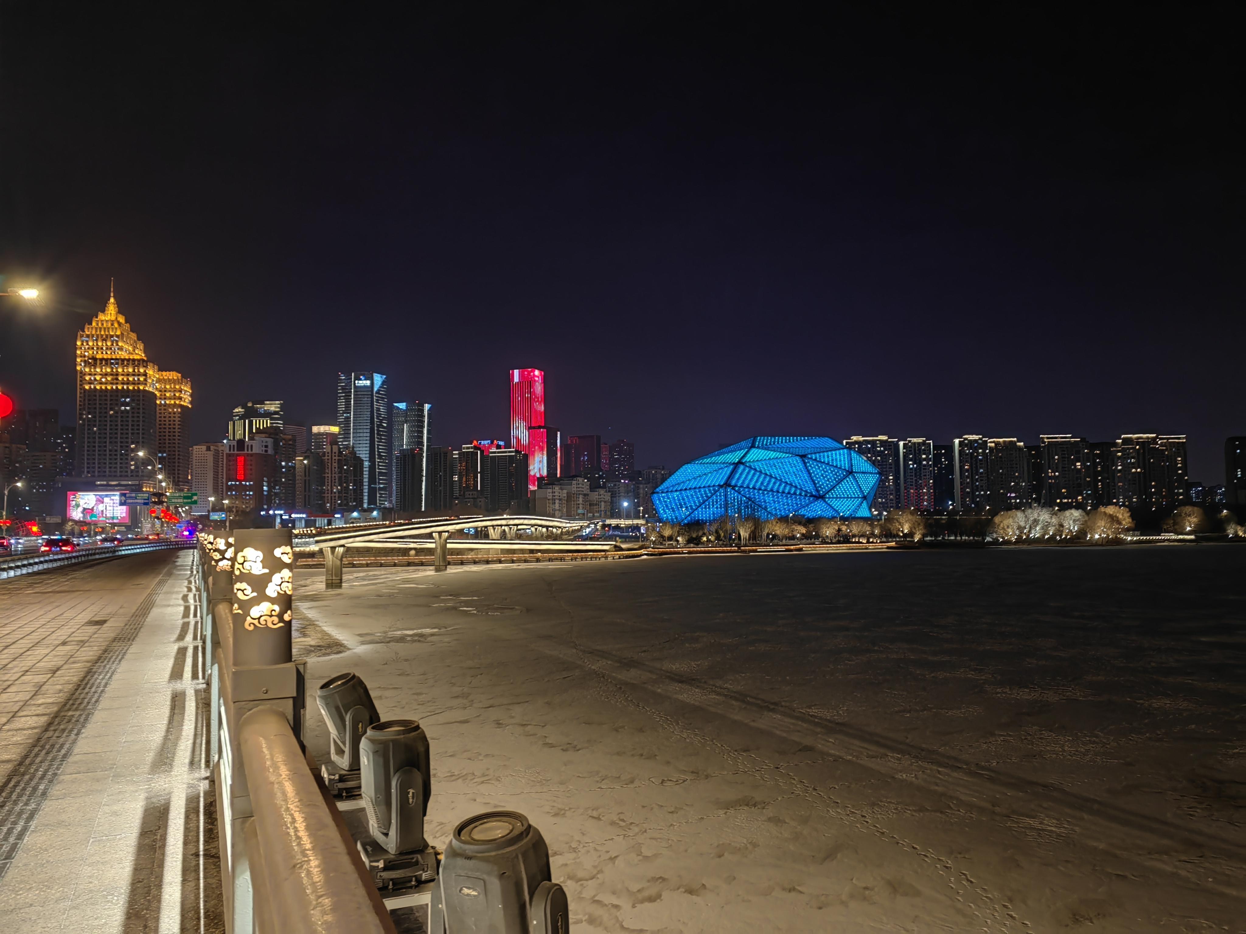 pingfam 的想法: 沈阳的夜景,浑河桥中间观景台处是最佳拍摄点