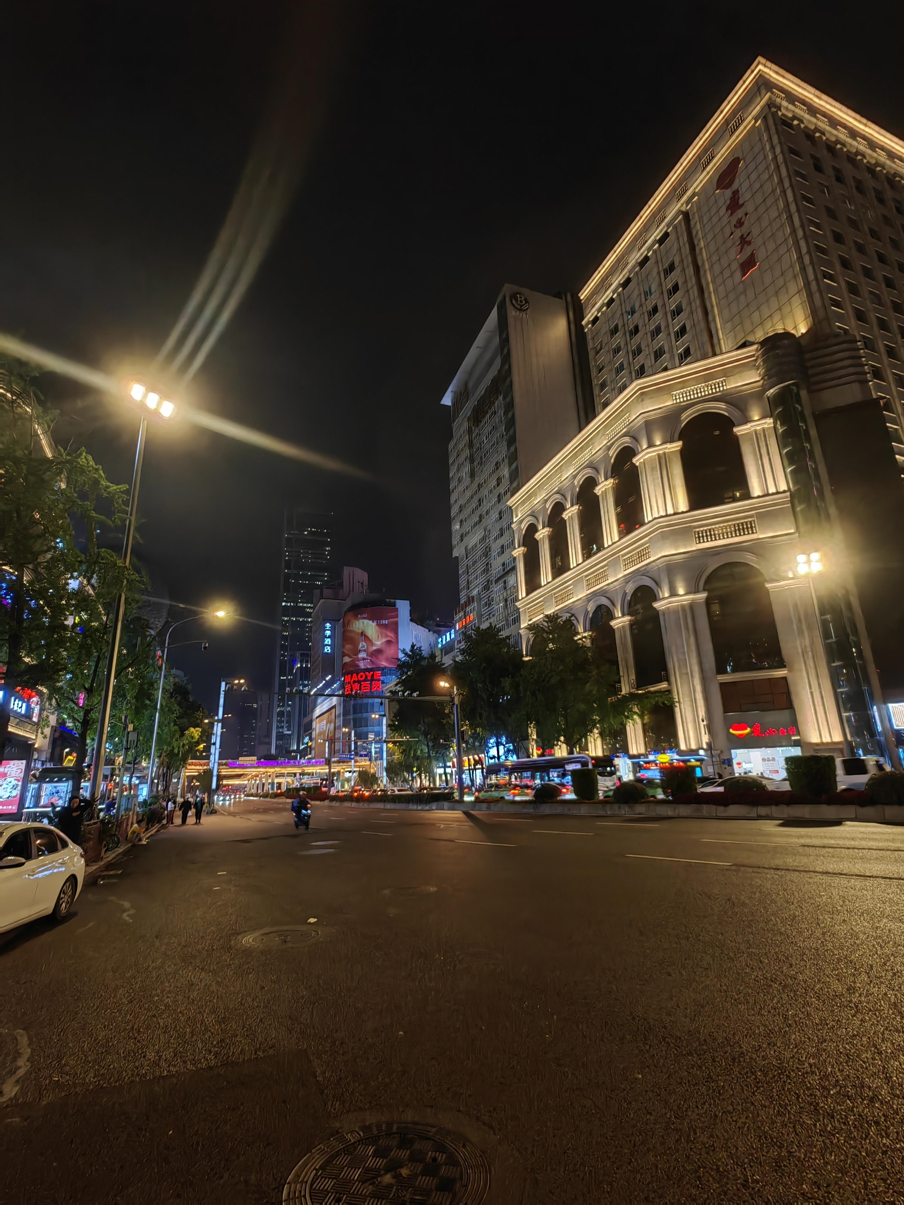 一首歌 的想法  成都春熙路的夜景也太迷人了