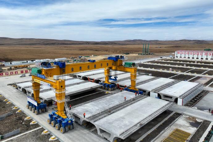 制梁场预制完成标志着西宁至成都铁路四川段的桥梁工程建设进入全新