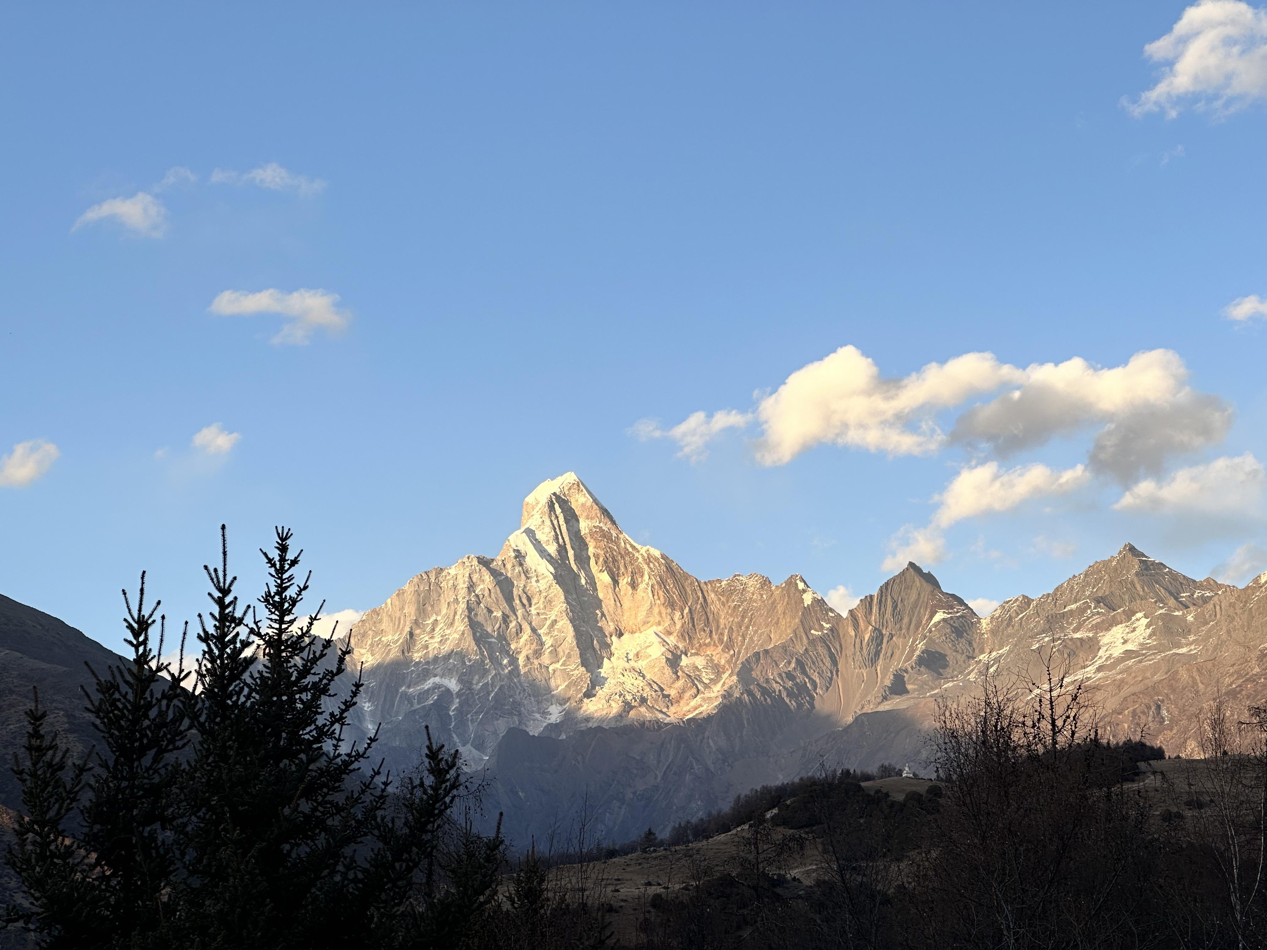 99 分享宝藏壁纸:川西自驾游 br>95 风格:风景雪山9015 br