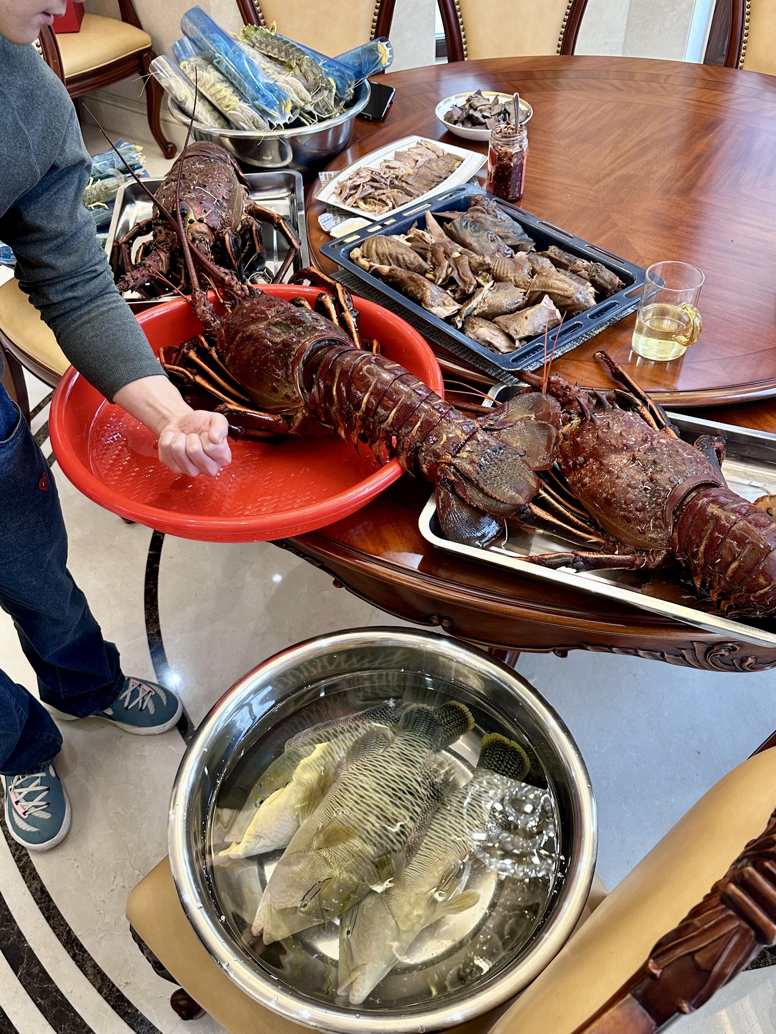 e 的想法: 年夜饭 | 龙年年夜饭是苏眉 富贵虾 和国宴级的超巨大红龙