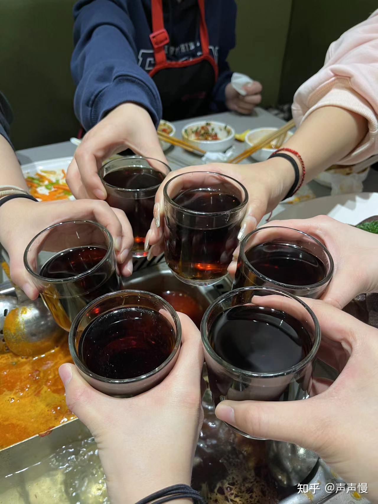 农村孩子上大学，舍友家里都很有钱，自己很自卑怎么办？