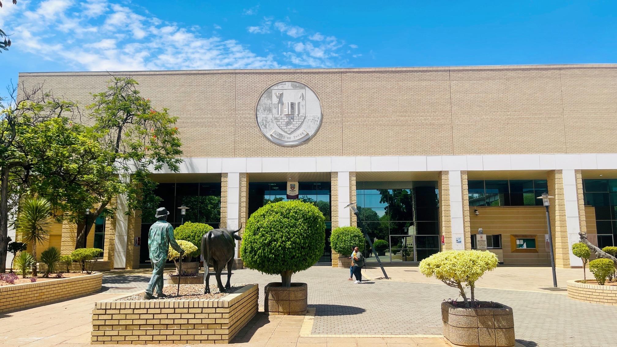 王小龙闯世界 的想法: 非洲博茨瓦纳最好大学,相当于中国清华北大