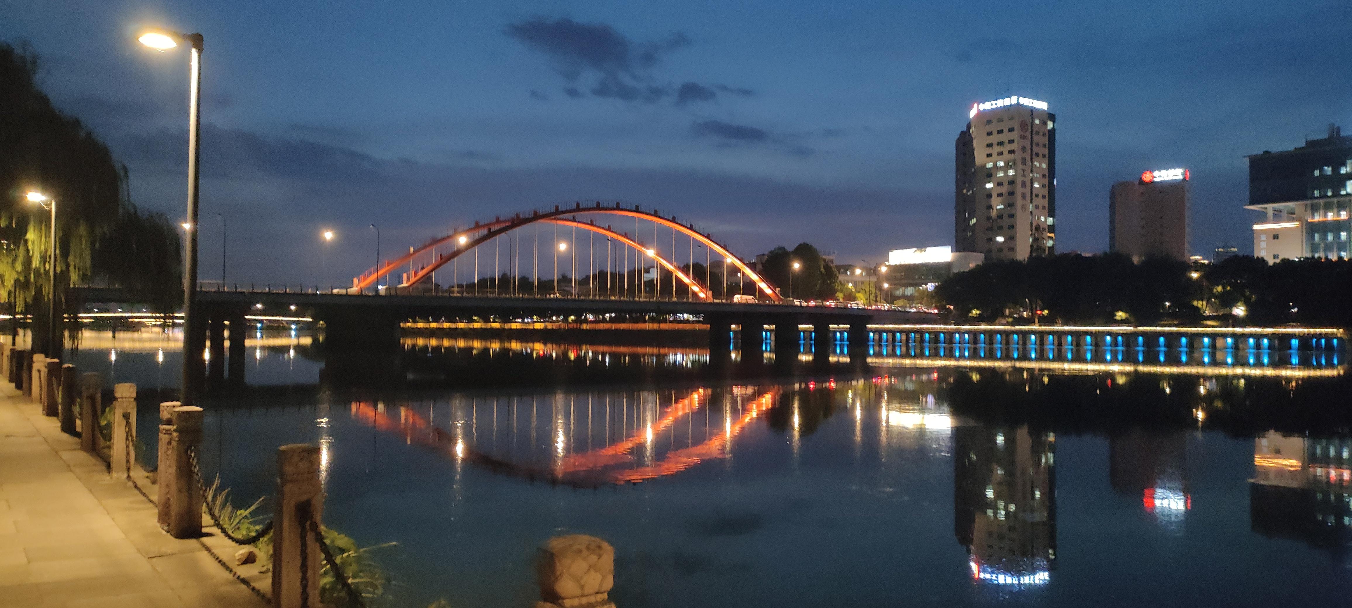 落不凡 的想法: 暮色笼罩下的义乌夜景 |  a class="hash_tag" href="