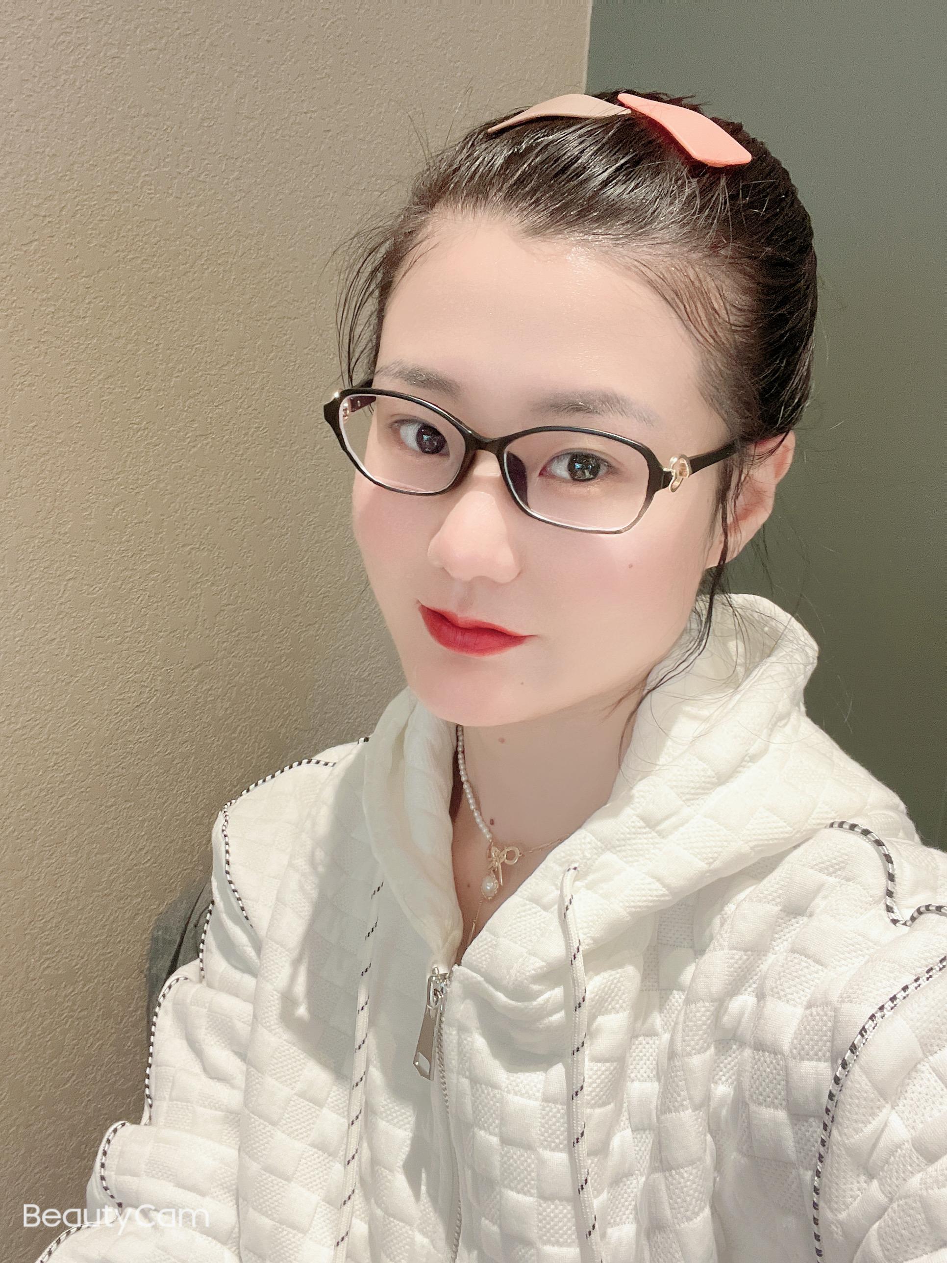 陈晨 的想法 最近几天熬夜看完了《张爱玲传》因为平时在工作所以