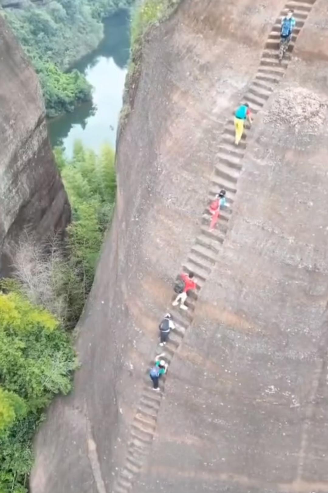 丹霞山天梯图片