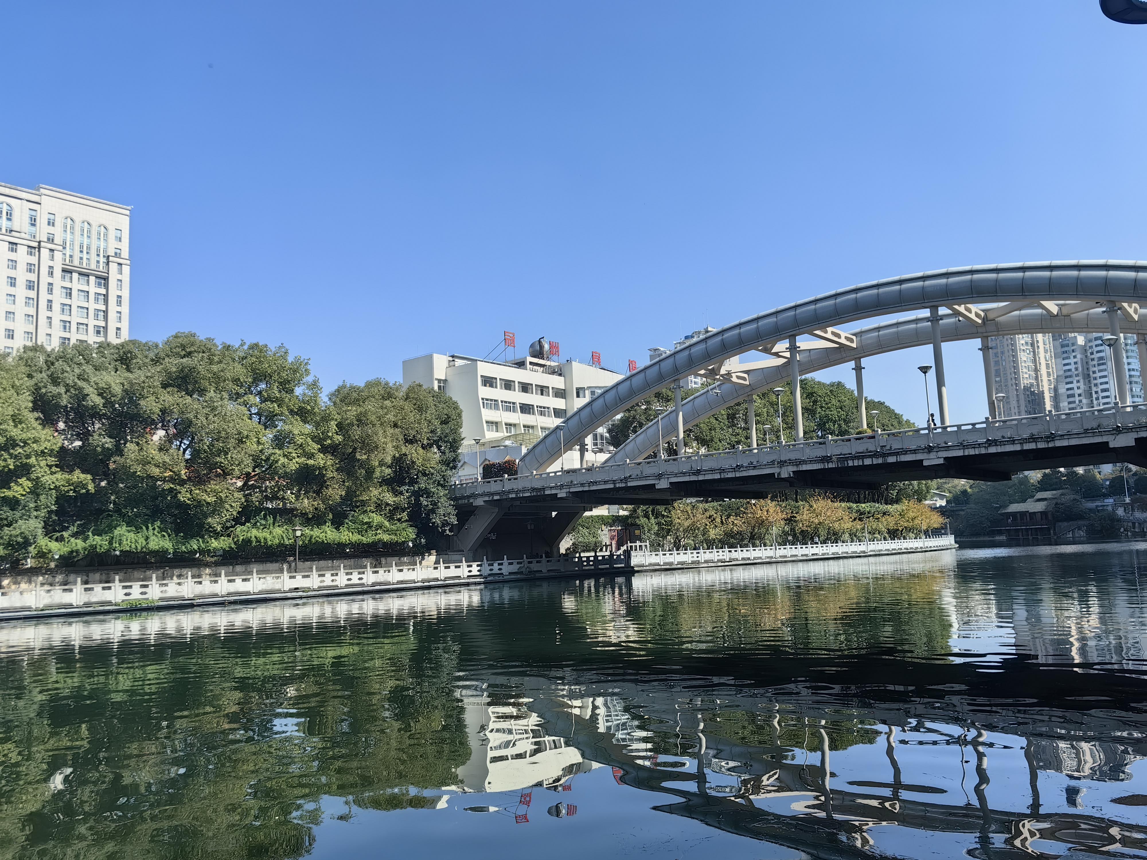 草莓荔枝糖 的想法: 南明河的风景